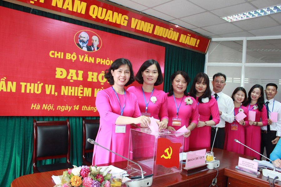 Đại hội điểm Chi bộ Văn phòng Hội LHPN Hà Nội lần thứ VI: Đoàn kết, dân chủ, đổi mới, trách nhiệm - ảnh 7