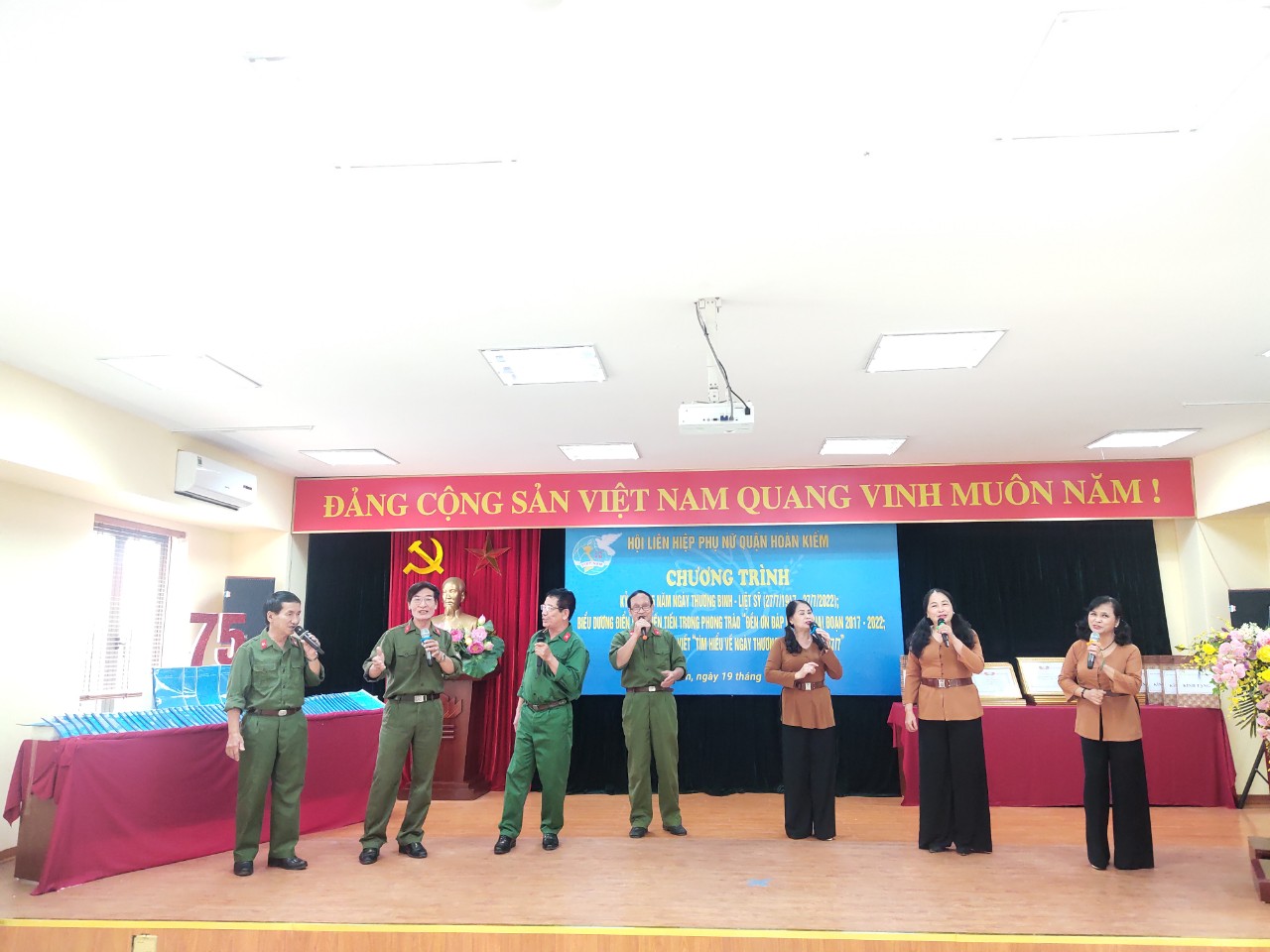 Hội LHPN quận Hoàn Kiếm: Biểu dương điển hình tiên tiến trong phong trào “Đền ơn đáp nghĩa” - ảnh 6