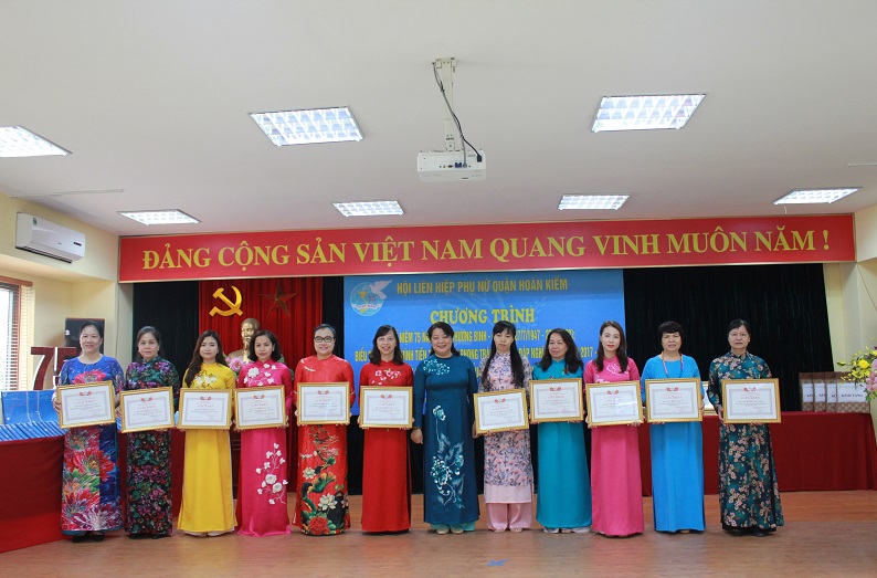 Hội LHPN quận Hoàn Kiếm: Biểu dương điển hình tiên tiến trong phong trào “Đền ơn đáp nghĩa”  - ảnh 3