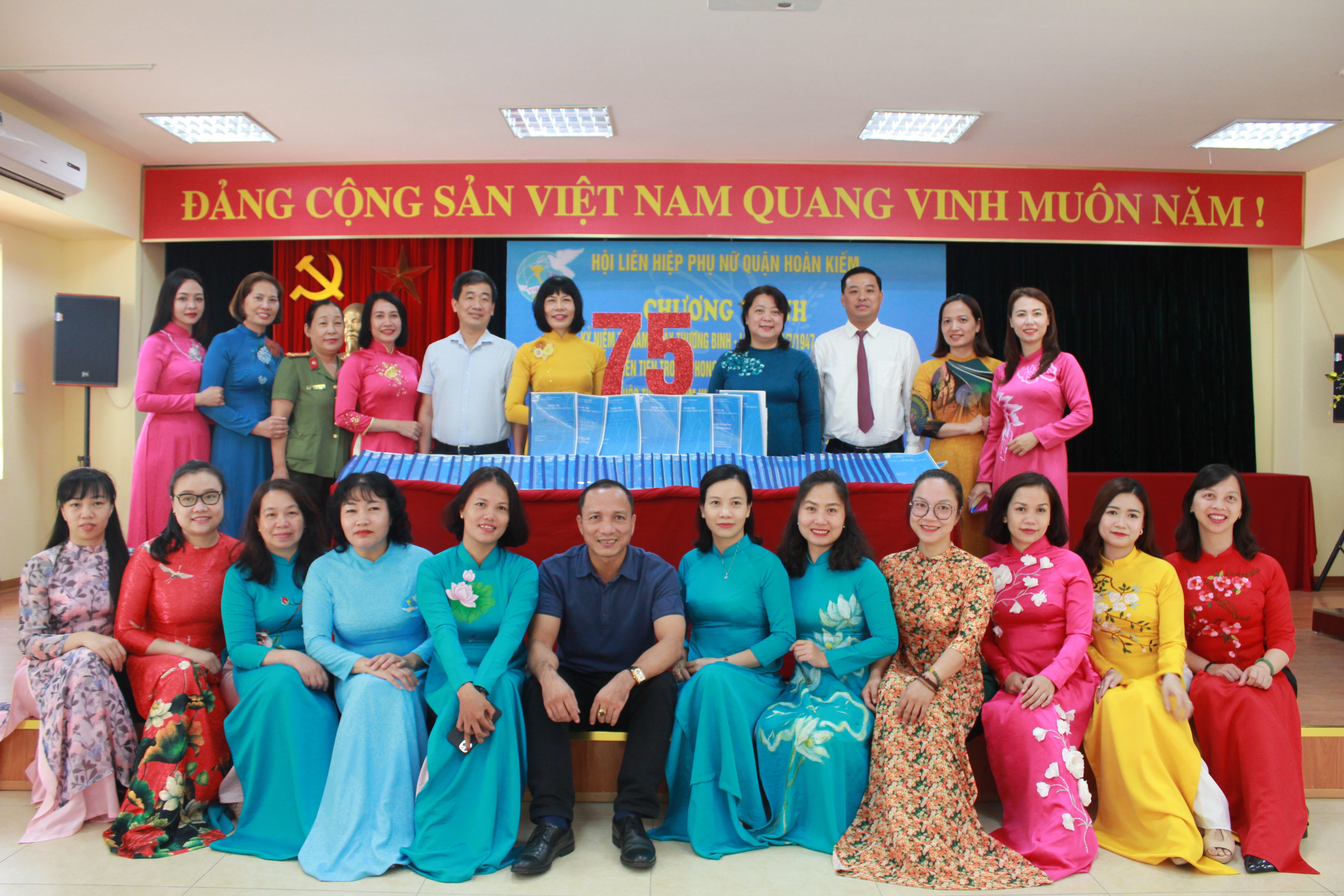 Hội LHPN quận Hoàn Kiếm: Biểu dương điển hình tiên tiến trong phong trào “Đền ơn đáp nghĩa” - ảnh 12