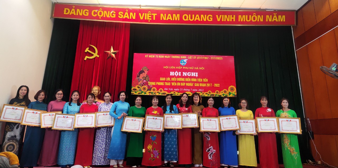 Hội LHPN Hà Nội: Biểu dương 30 tập thể, cá nhân điển hình trong phong trào “Đền ơn đáp nghĩa” - ảnh 1