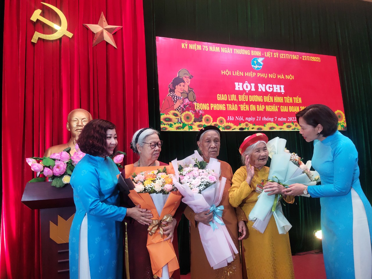 Hội LHPN Hà Nội: Biểu dương 30 tập thể, cá nhân điển hình trong phong trào “Đền ơn đáp nghĩa” - ảnh 2