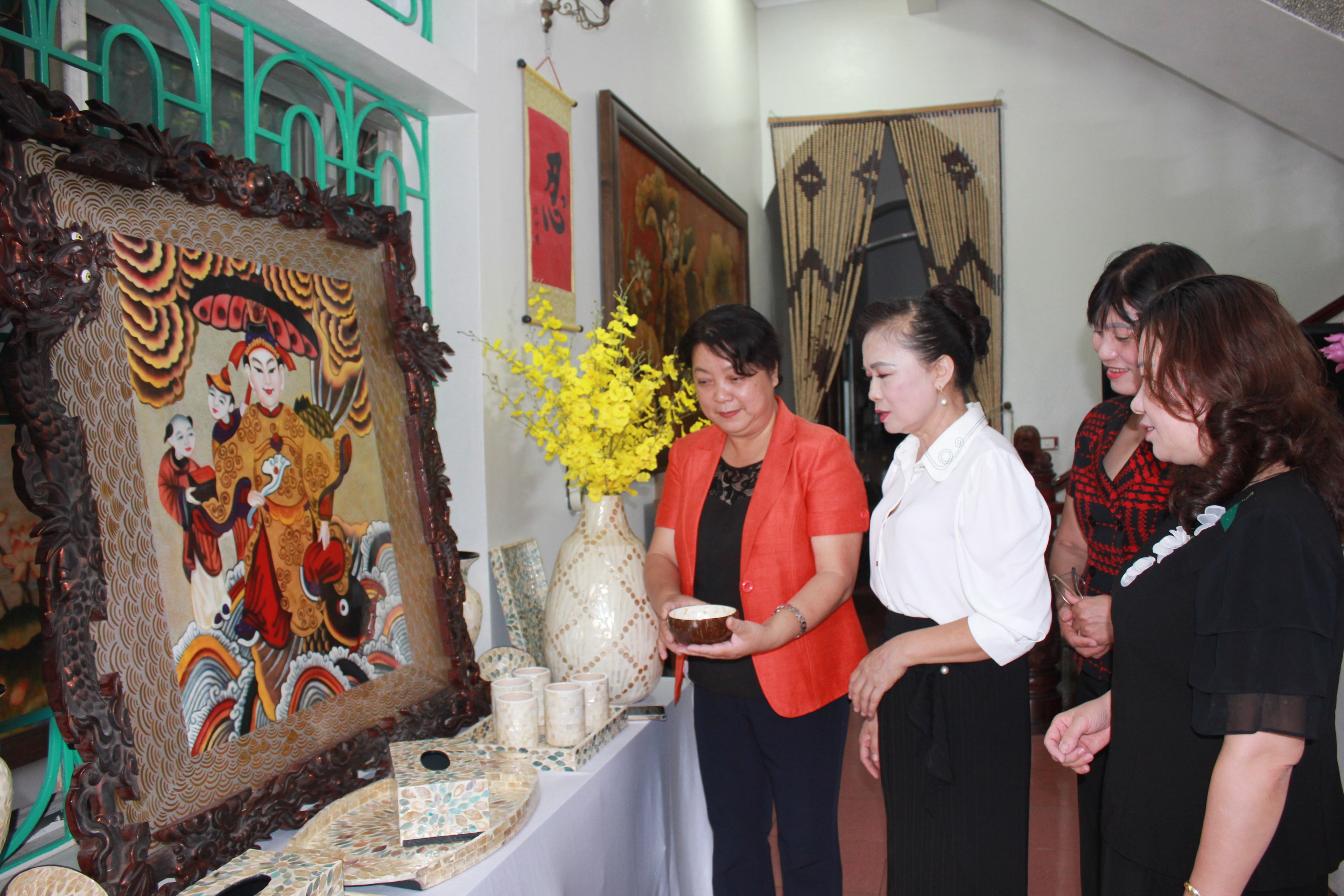 Hội LHPN huyện Thường Tín: Ra mắt hợp tác xã Sơn mài Hạ Thái do phụ nữ làm chủ - ảnh 5