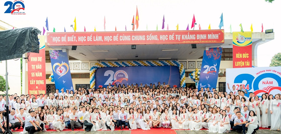 Xúc động 20 năm ngày trở về mái trường xưa dấu yêu - ảnh 1