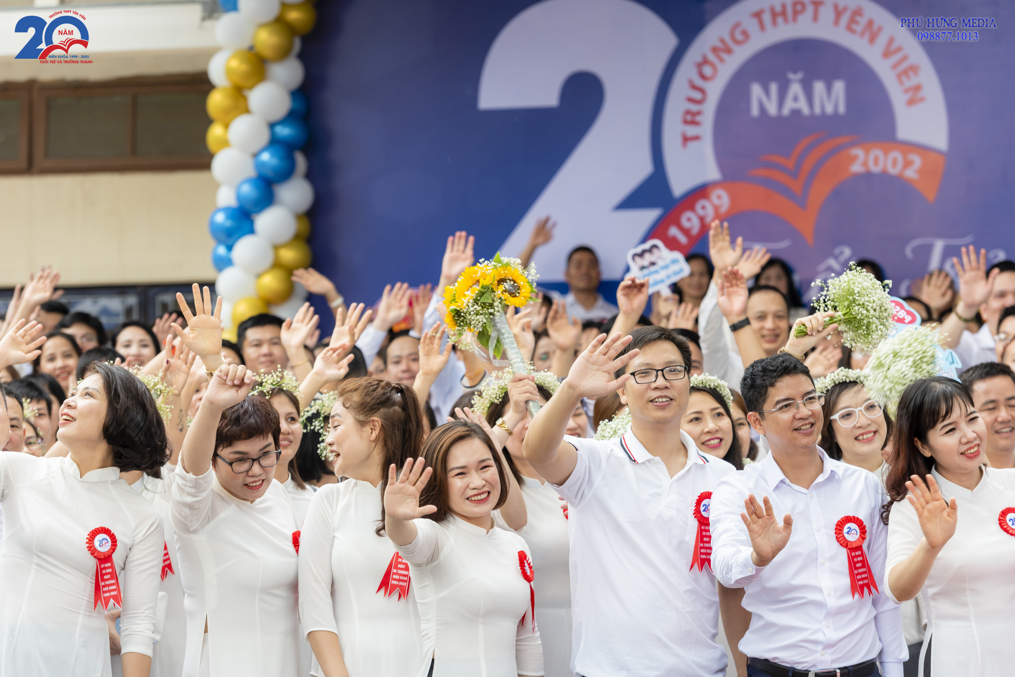 Xúc động 20 năm ngày trở về mái trường xưa dấu yêu - ảnh 13