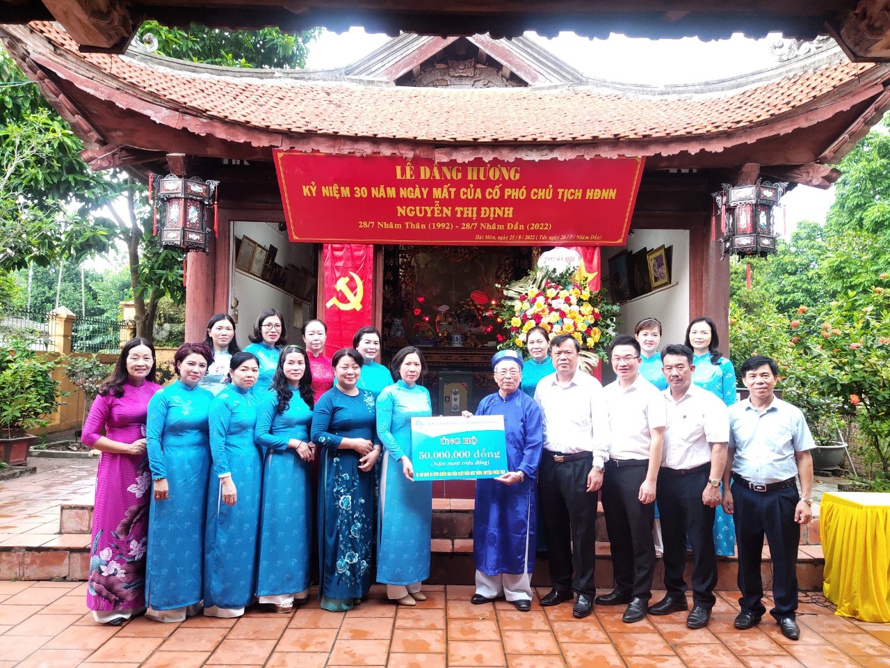 Hội LHPN Hà Nội bàn giao Khu trưng bày hình ảnh bà Nguyễn Thị Định tại đền Hát Môn - ảnh 1