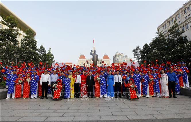 100 cặp đôi công nhân, tình nguyện viên kết duyên hồng đúng dịp Quốc khánh - ảnh 2