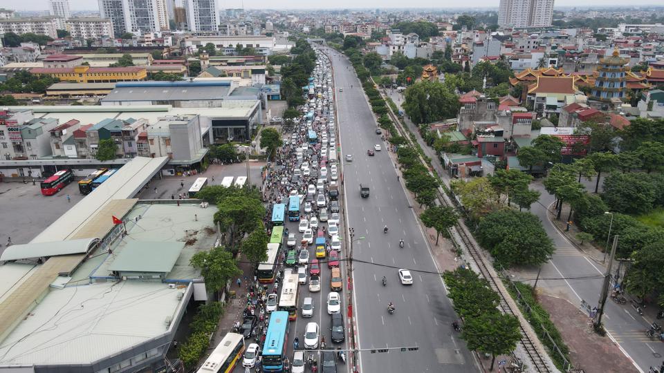 Người dân quay trở lại sau nghỉ lễ, cửa ngõ Thủ đô ùn tắc - ảnh 3