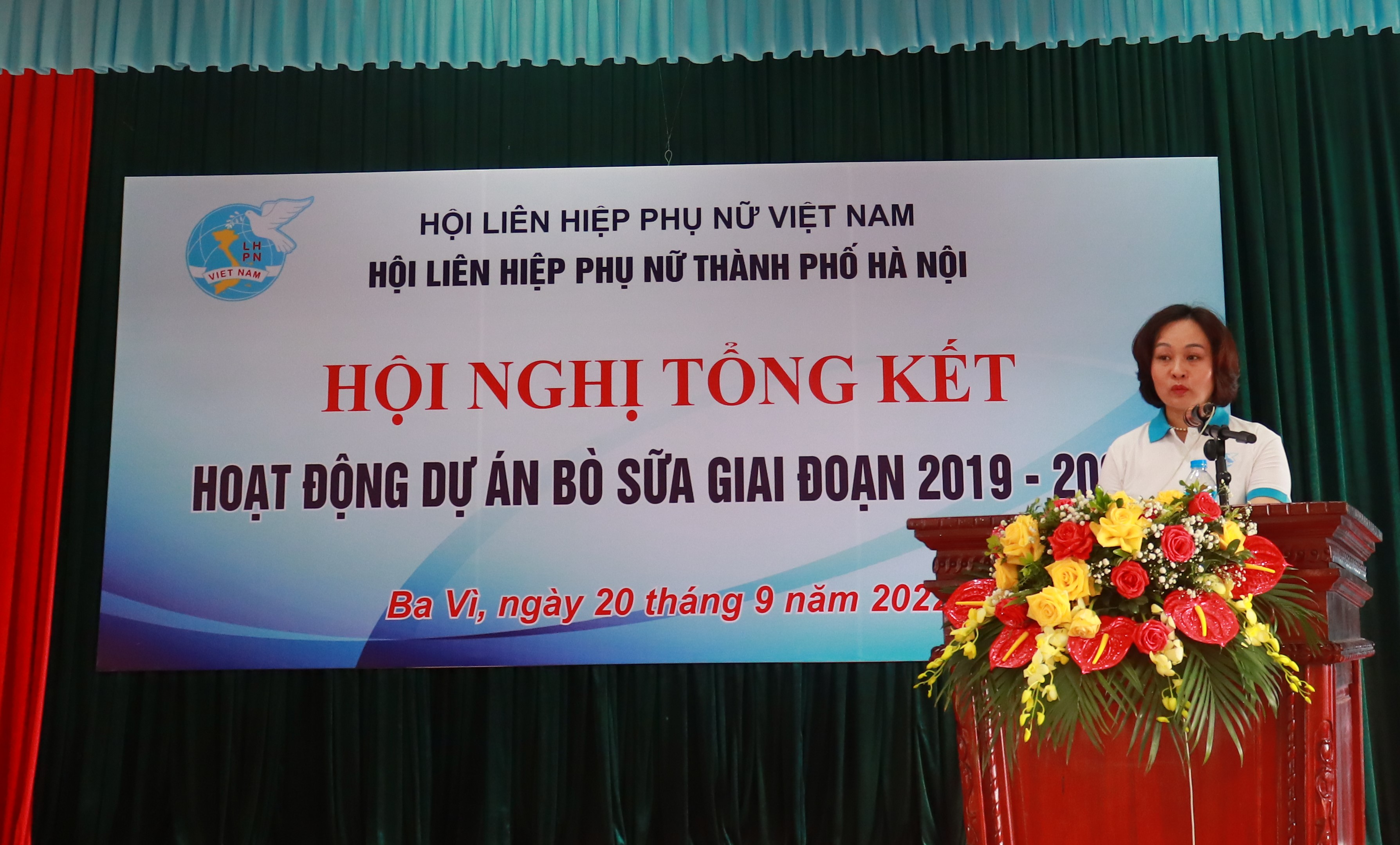 Nhiều hộ gia đình thoát nghèo nhờ nguồn vốn vay chăn nuôi bò sữa - ảnh 3