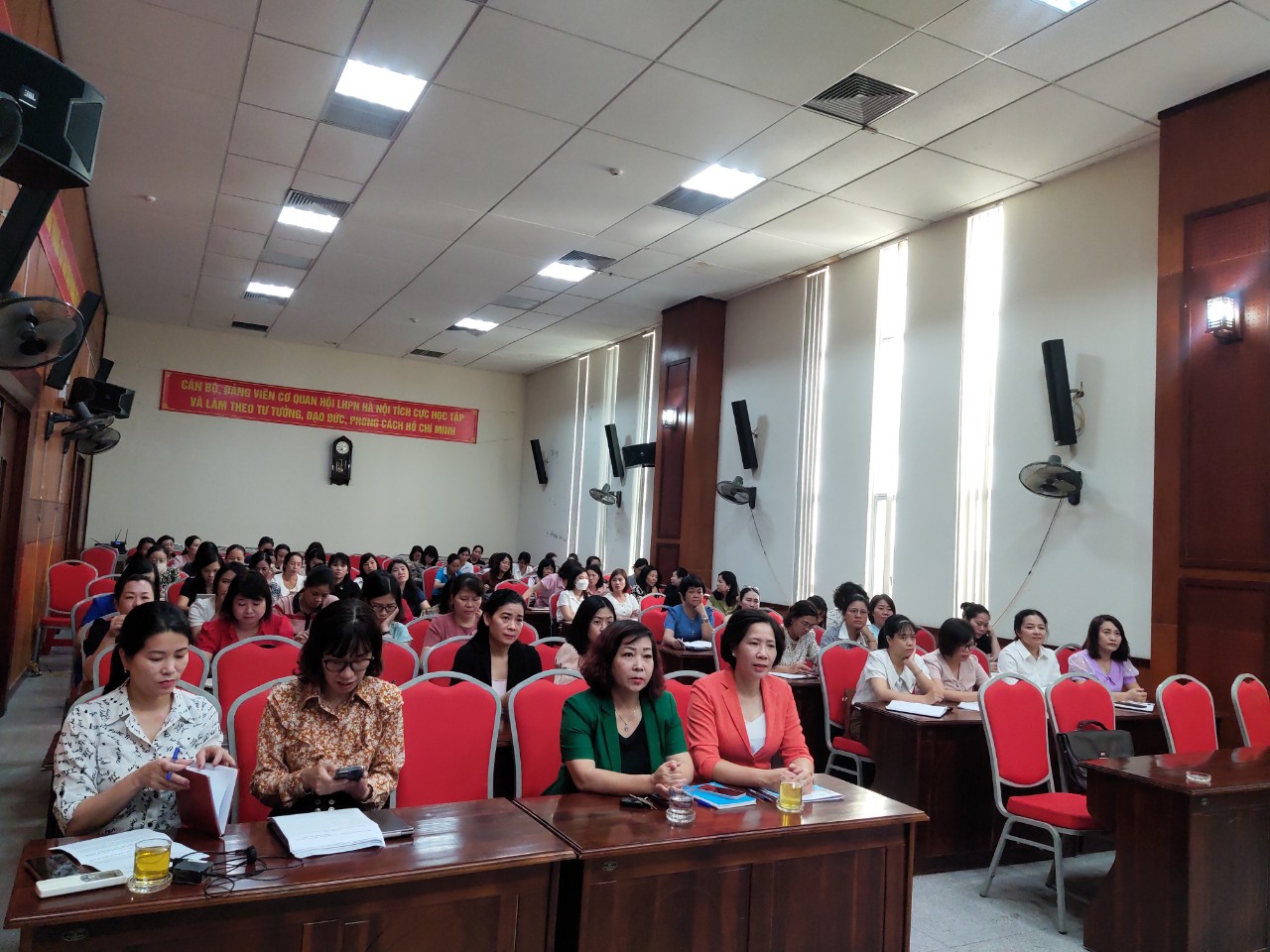 Khai giảng lớp tập huấn, bồi dưỡng kỹ năng cho nữ đại biểu HĐND - ảnh 2