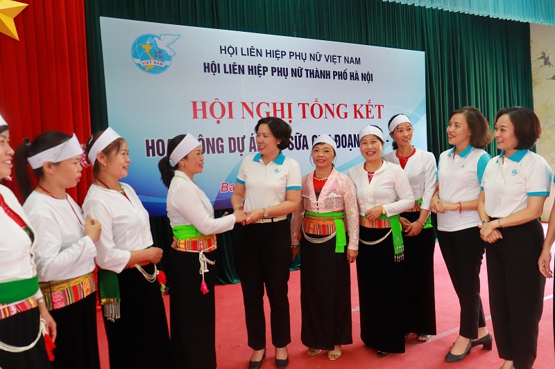 Nhiều hộ gia đình thoát nghèo nhờ nguồn vốn vay chăn nuôi bò sữa - ảnh 6