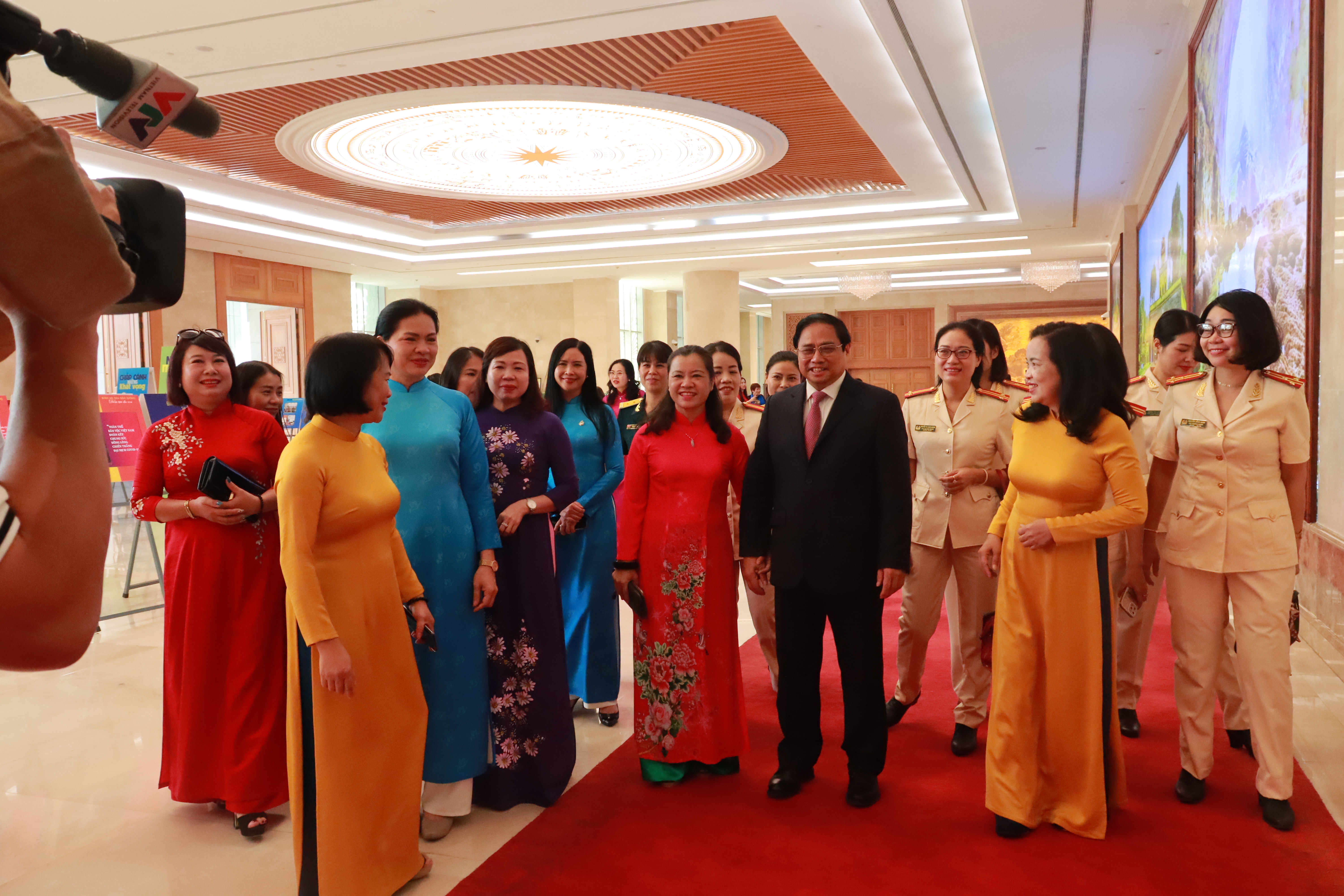 Thúc đẩy bình đẳng giới và phát huy vai trò của phụ nữ trong phát triển kinh tế -xã hội - ảnh 1