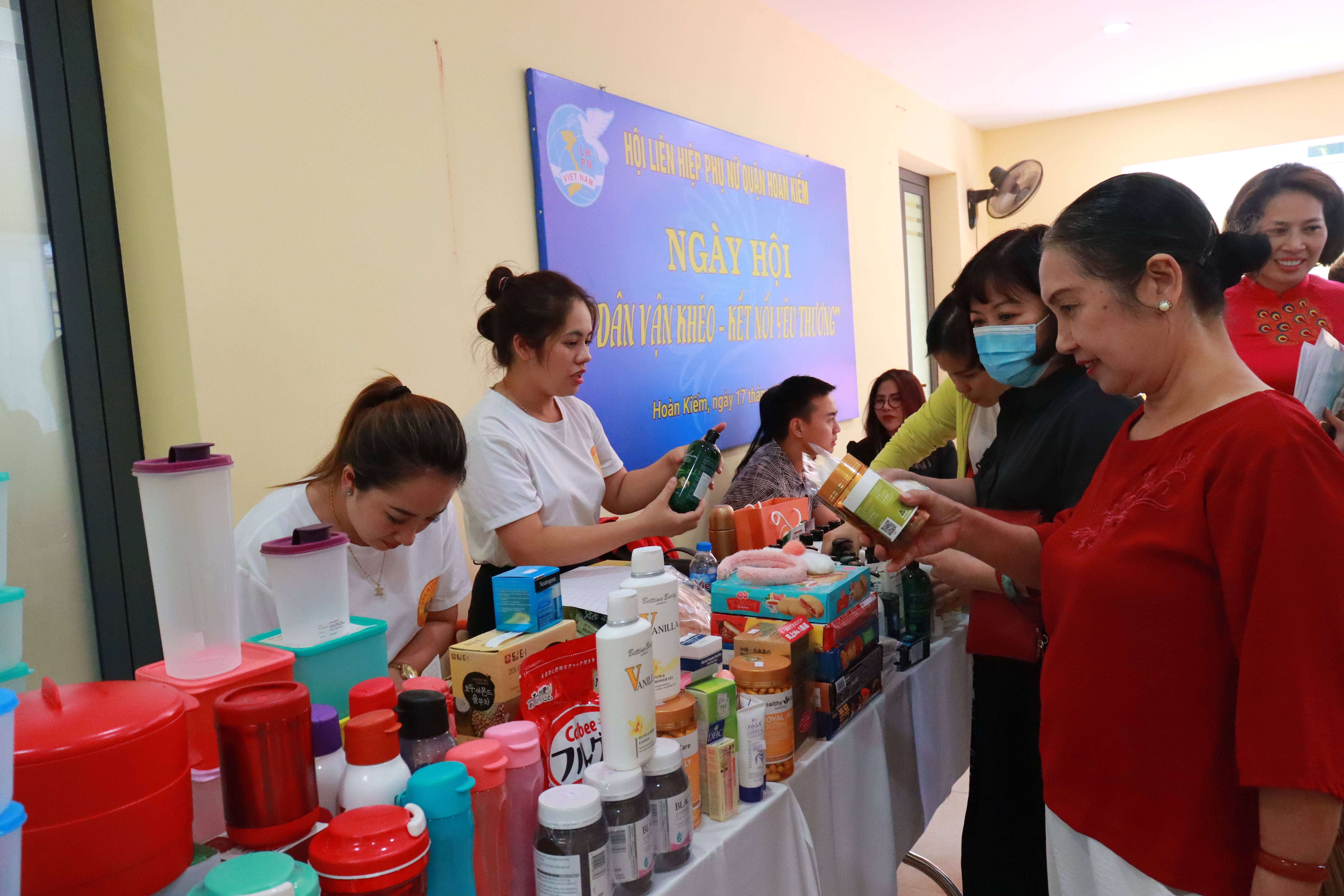 Hội LHPN quận Hoàn Kiếm: Nhiều hoạt động ý nghĩa trong ngày hội của phụ nữ 20/10 - ảnh 9