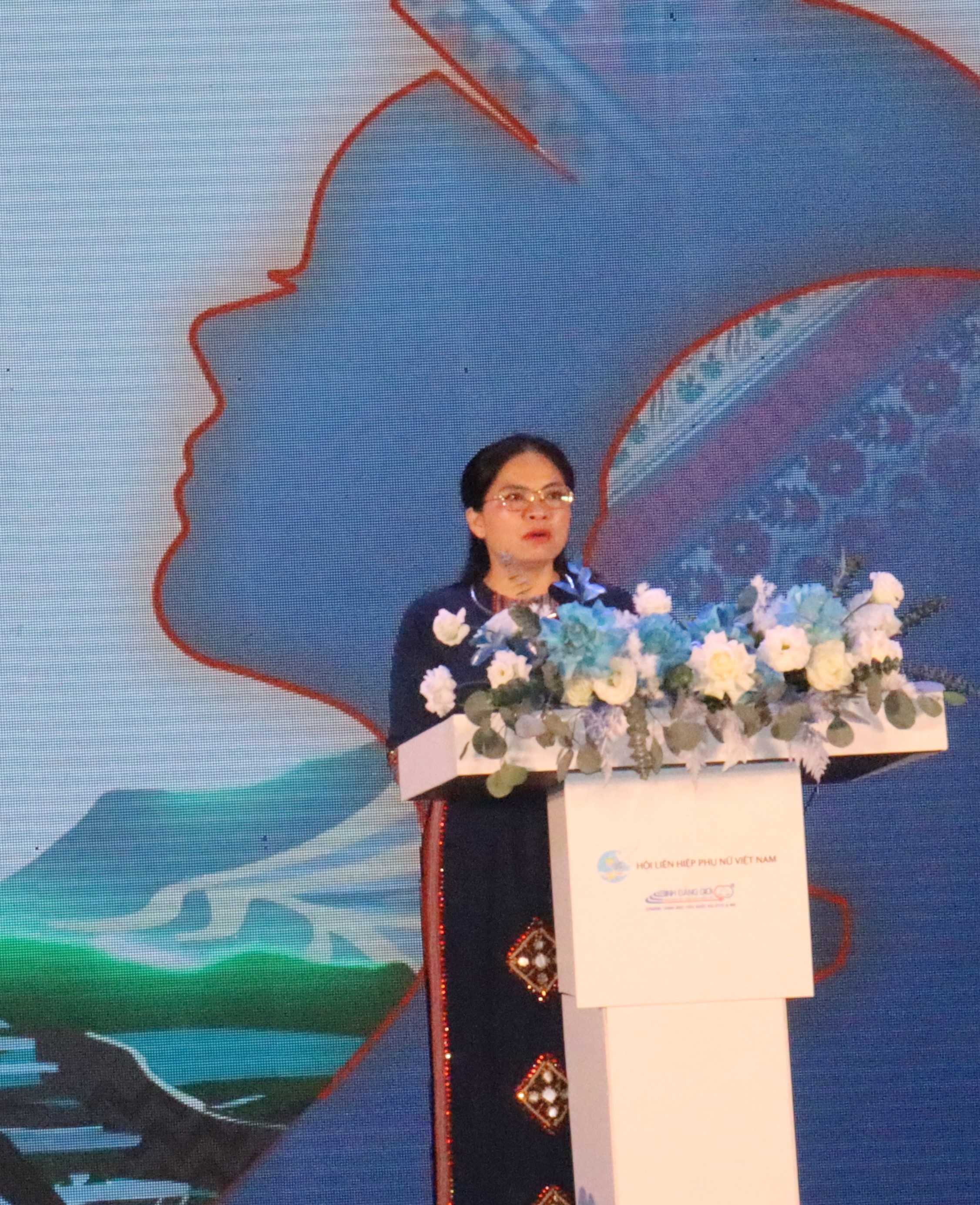 Thực hiện bình đẳng giới, giải quyết các vấn đề cấp thiết đối với phụ nữ và trẻ em dân tộc thiểu số - ảnh 2