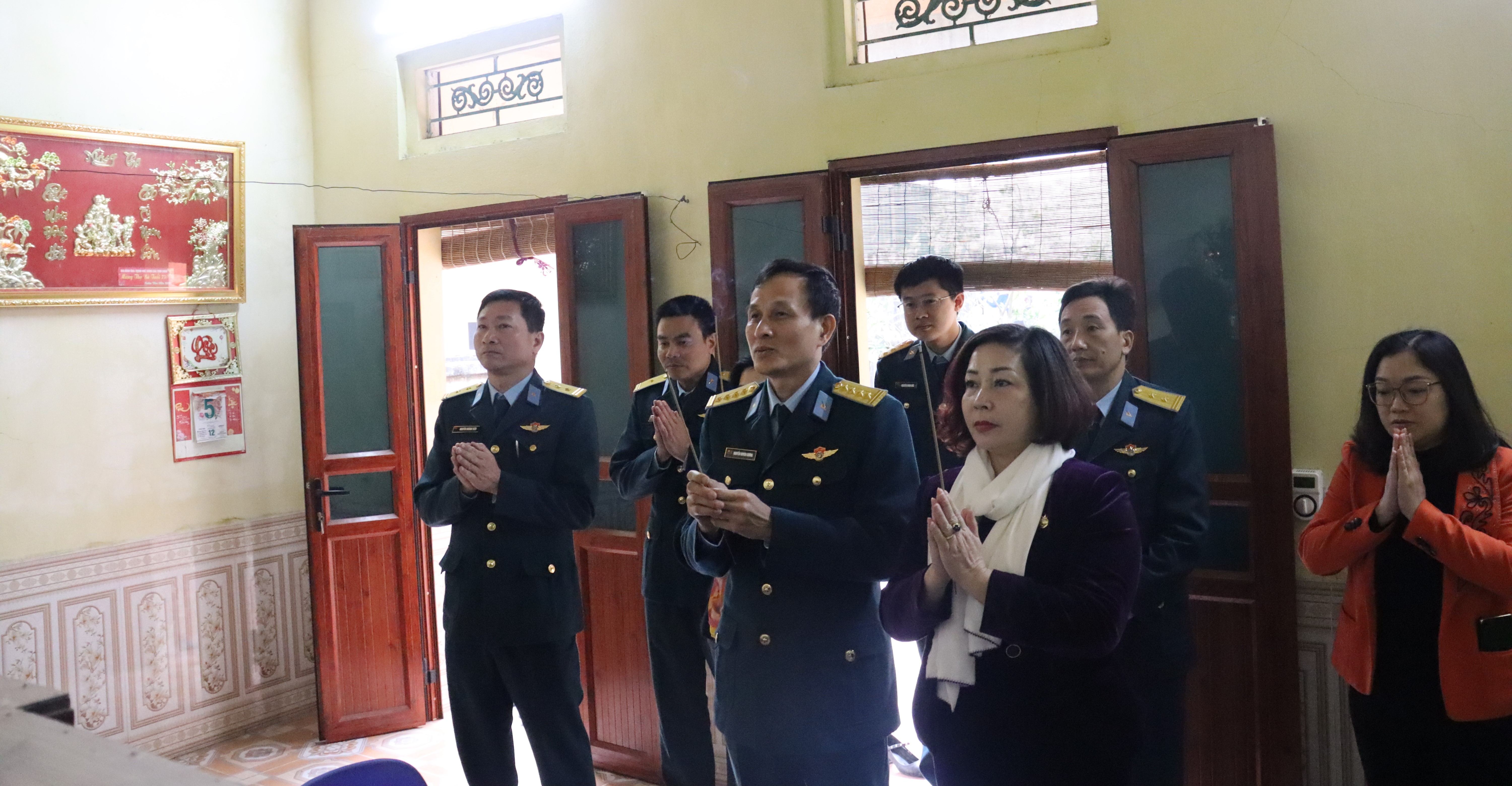 Hội LHPN Hà Nội - Sư đoàn 361 tri ân, tặng quà gia đình liệt sĩ, người có công - ảnh 4