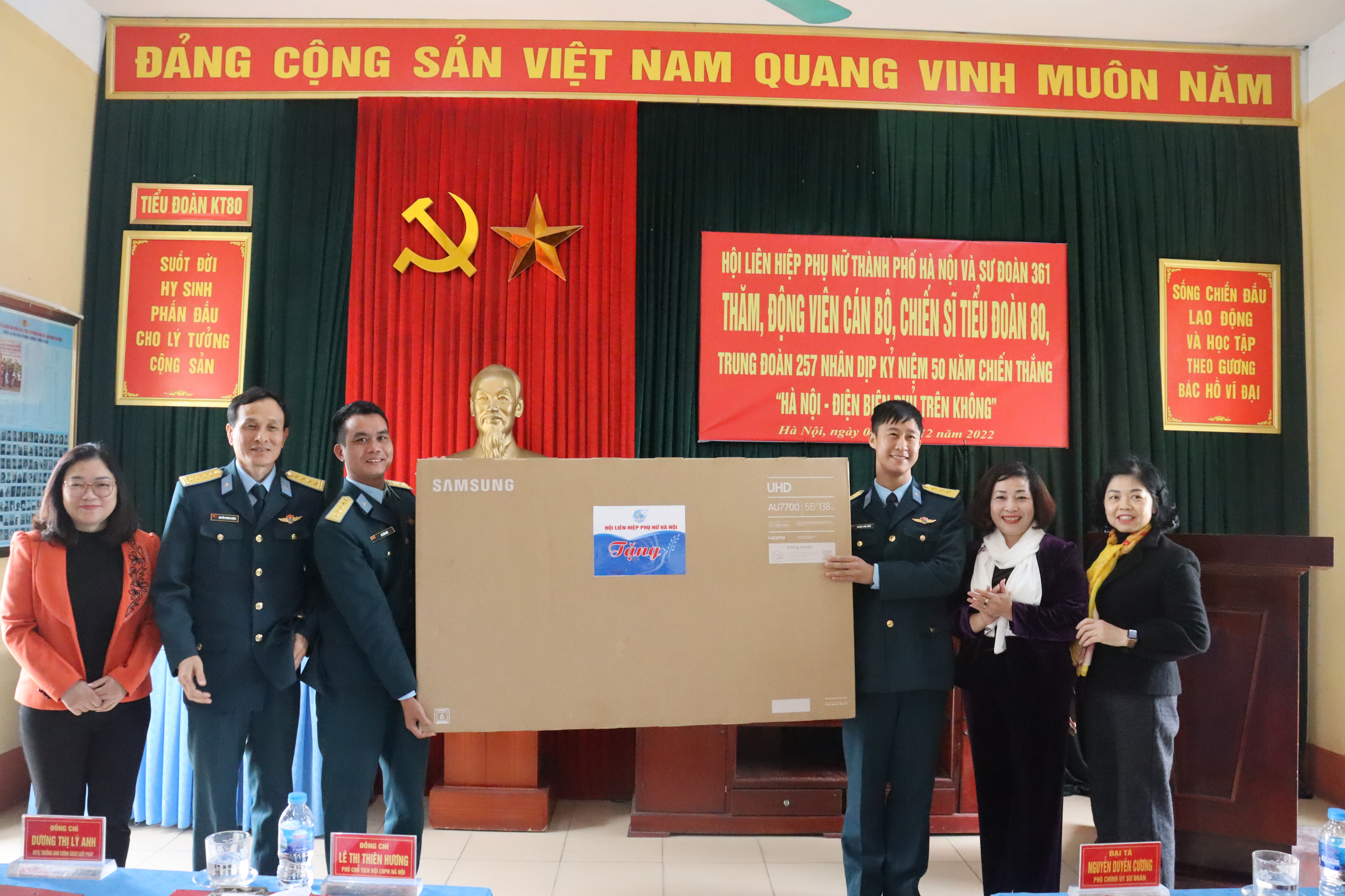 Hội LHPN Hà Nội - Sư đoàn 361 tri ân, tặng quà gia đình liệt sĩ, người có công - ảnh 15