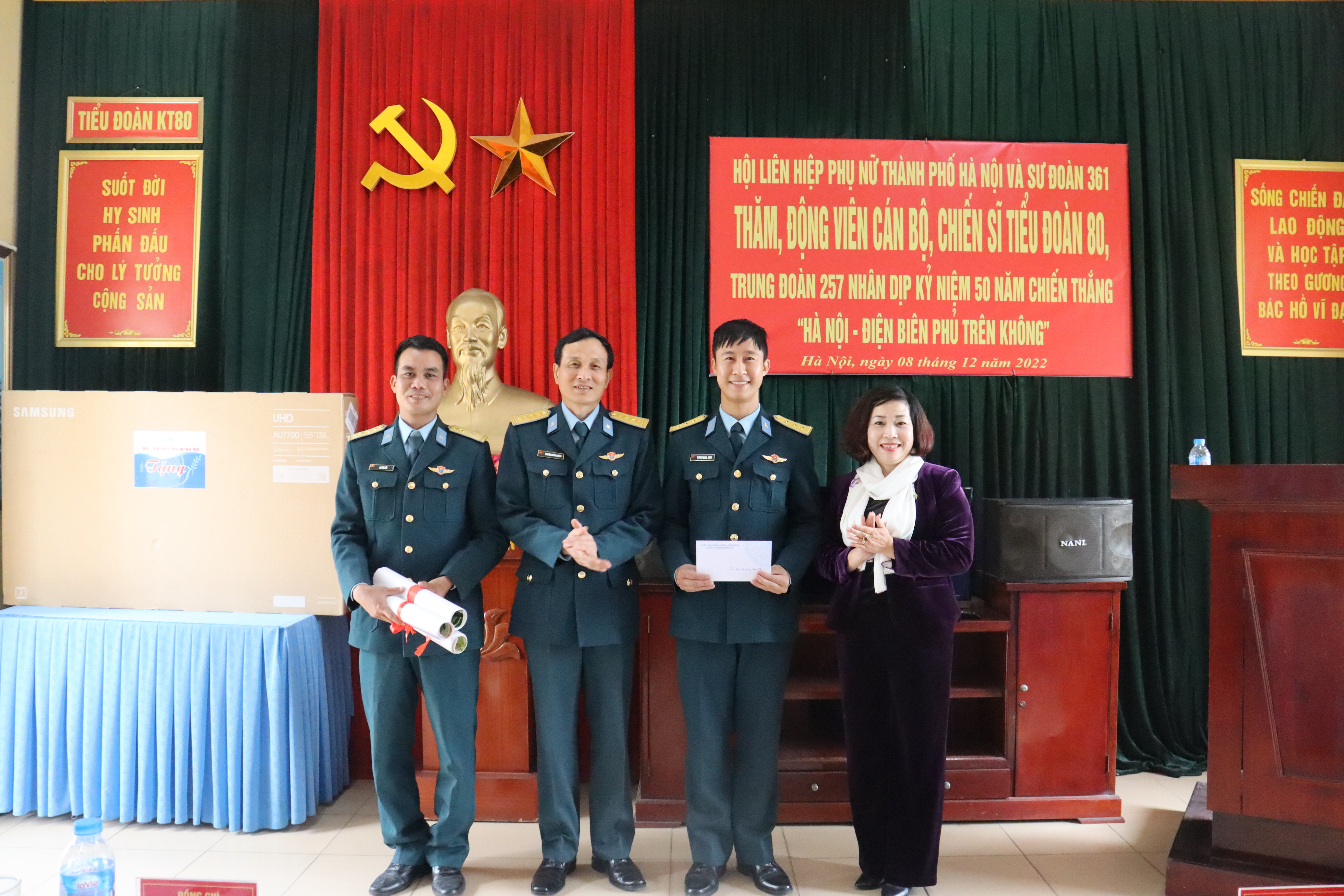 Hội LHPN Hà Nội - Sư đoàn 361 tri ân, tặng quà gia đình liệt sĩ, người có công - ảnh 16
