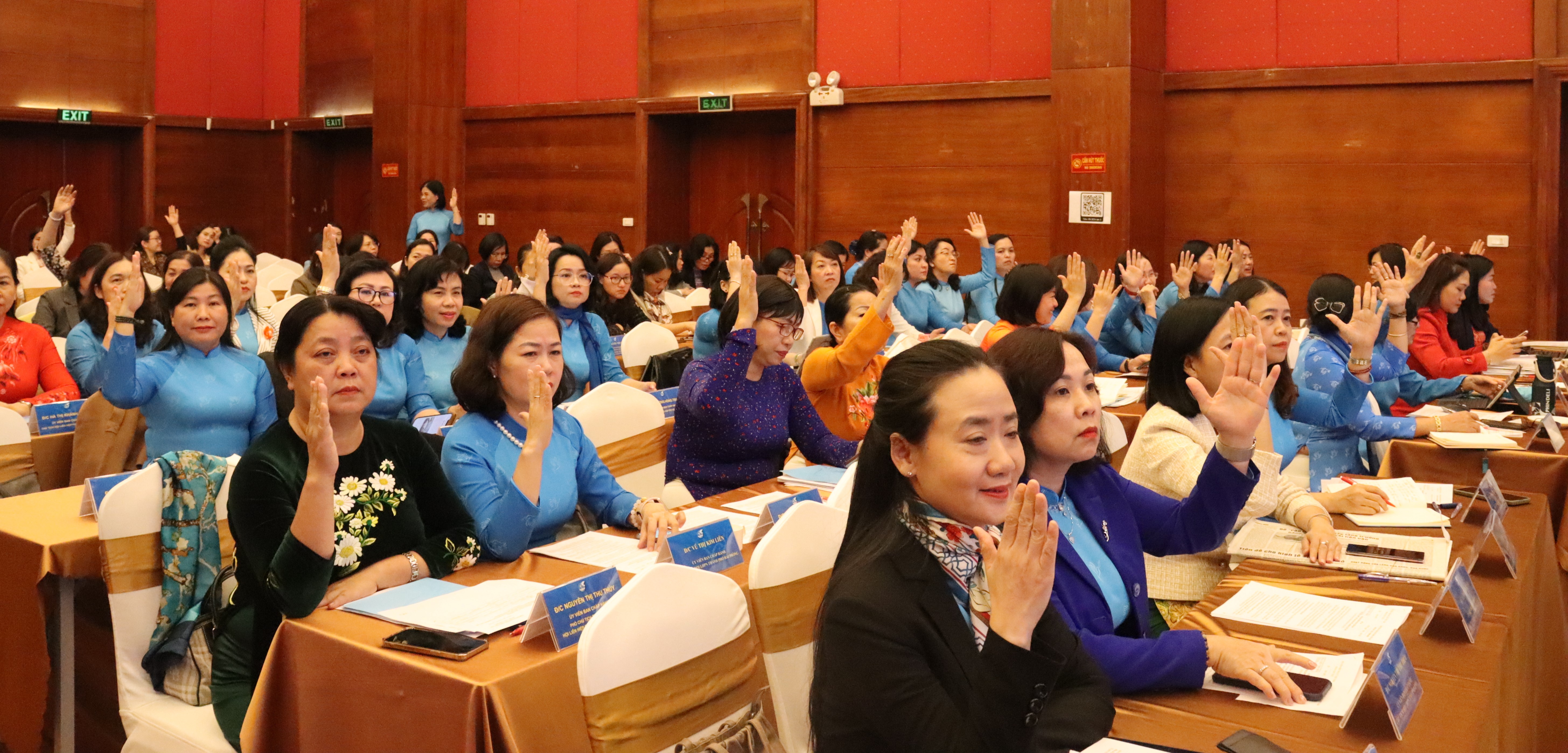 Tặng Cờ thi đua cho 8 đơn vị dẫn đầu và 20 đơn vị xuất sắc trong phong trào thi đua năm 2022 - ảnh 5