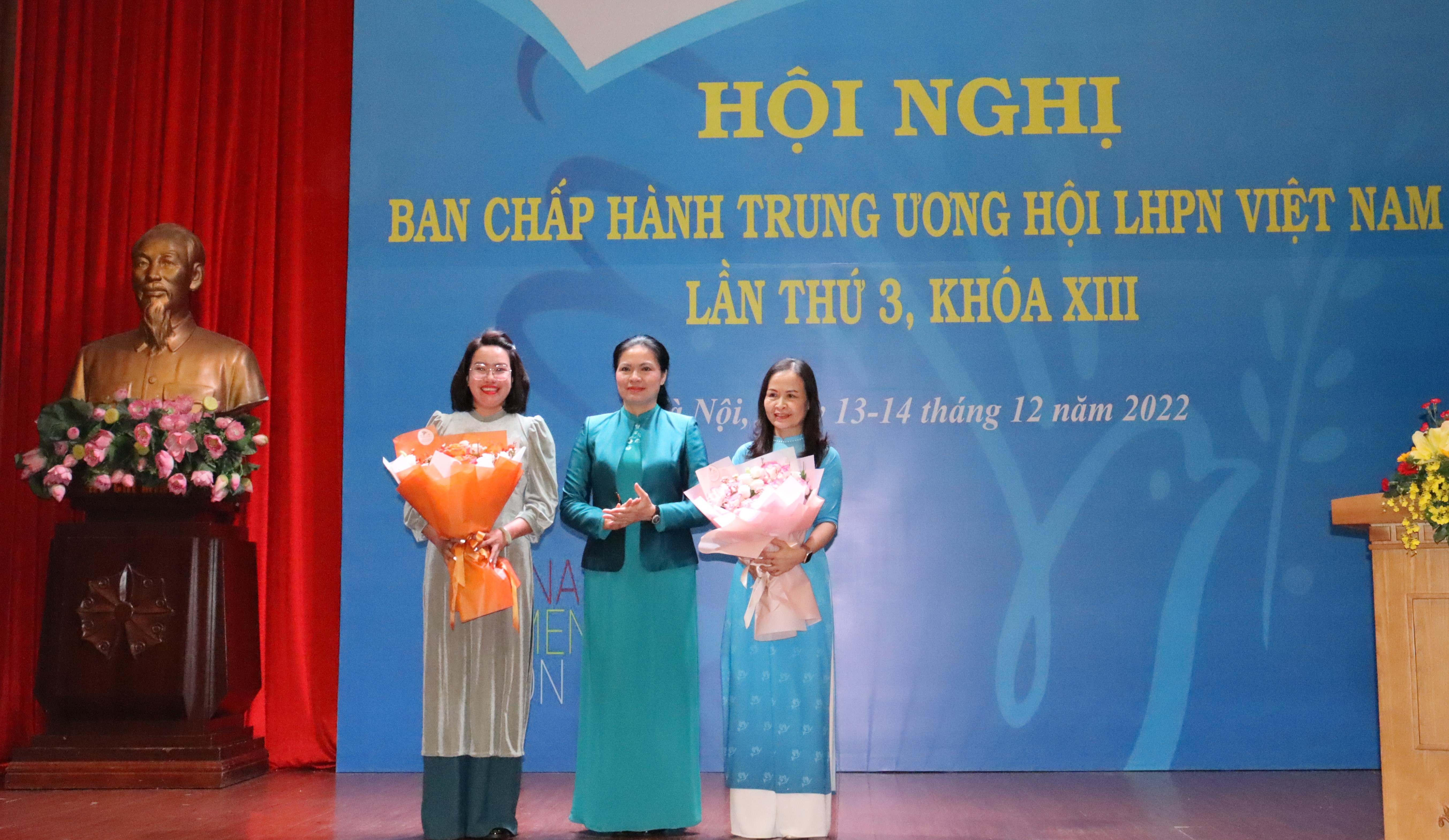 Tặng Cờ thi đua cho 8 đơn vị dẫn đầu và 20 đơn vị xuất sắc trong phong trào thi đua năm 2022 - ảnh 6