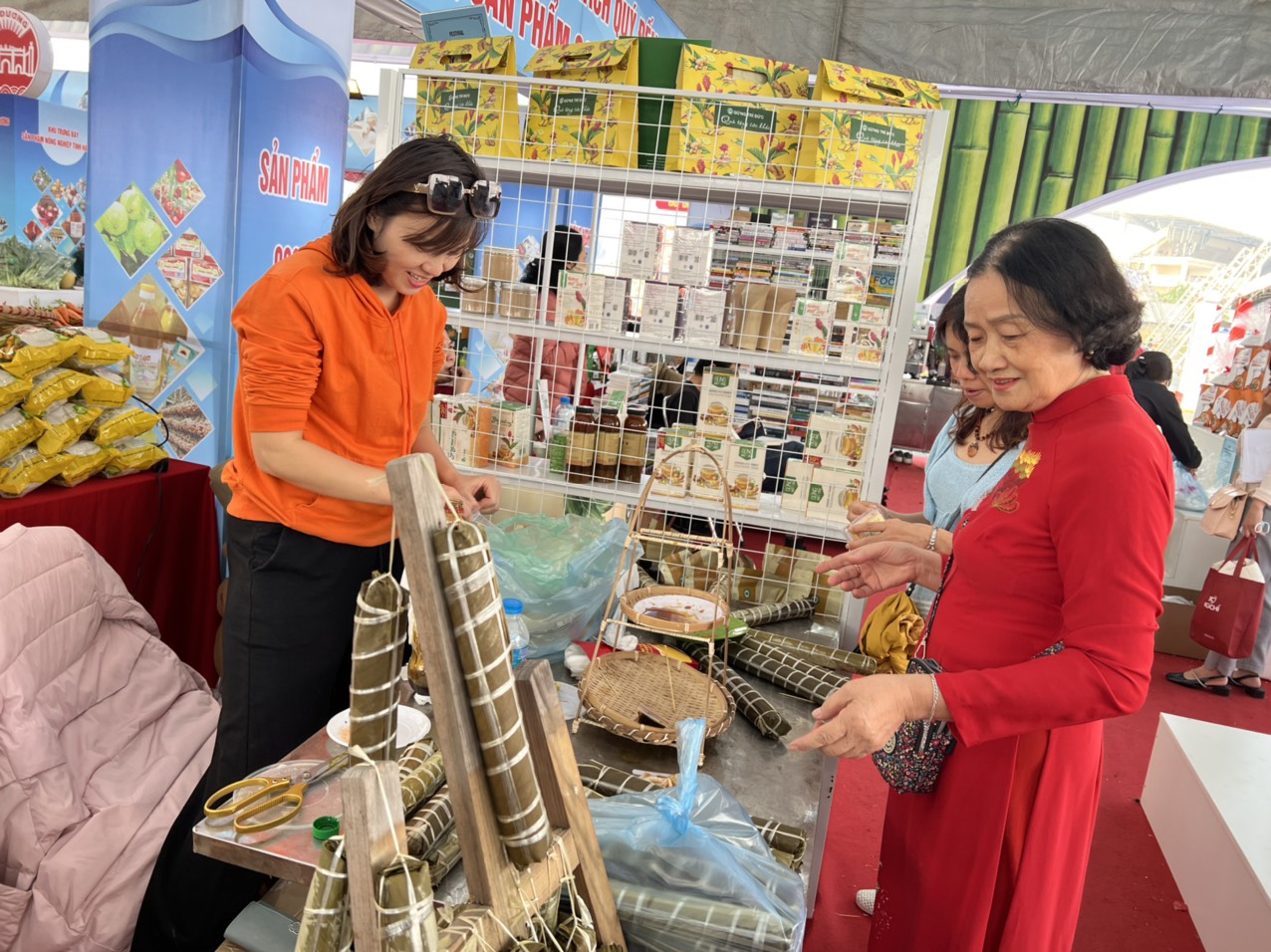 CLB Phụ nữ Thủ đô thăm Festival sản phẩm nông nghiệp và làng nghề Hà Nội - ảnh 2
