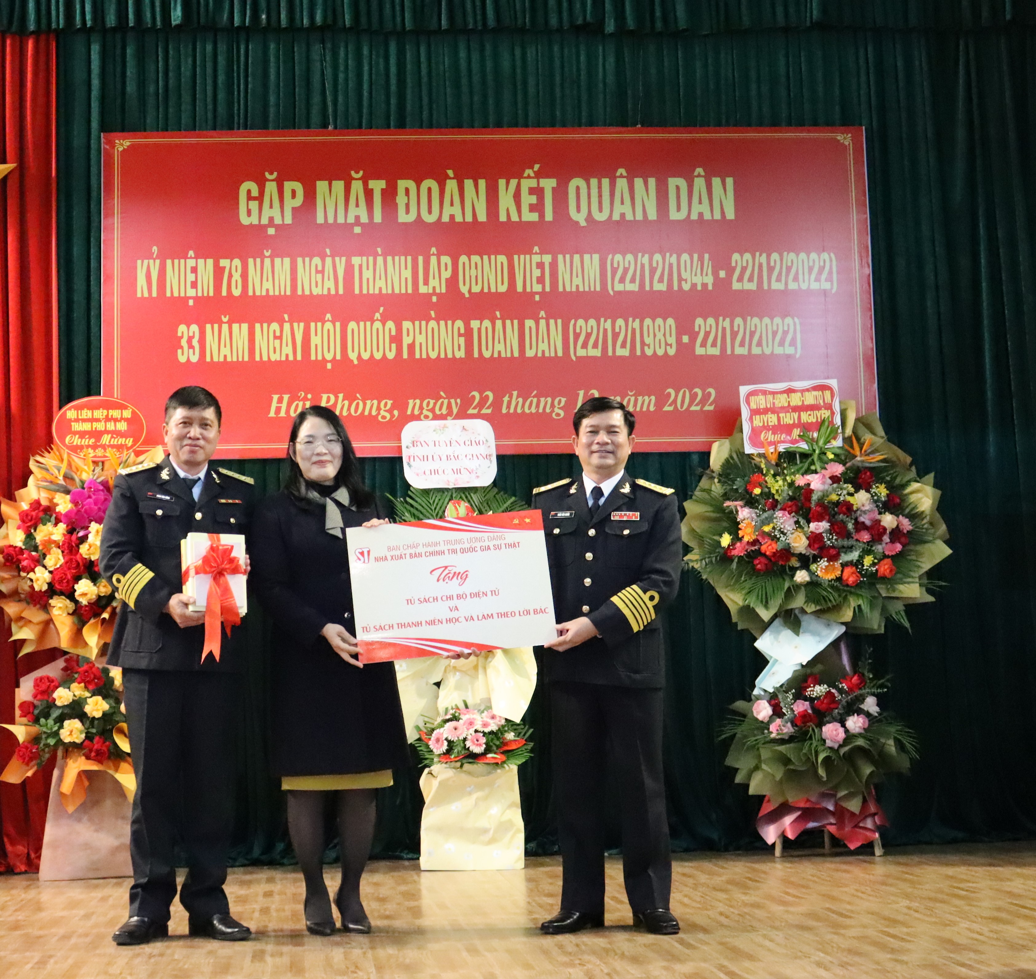 Lữ đoàn Đặc công Hải quân 126 gặp mặt đoàn kết quân dân - ảnh 8