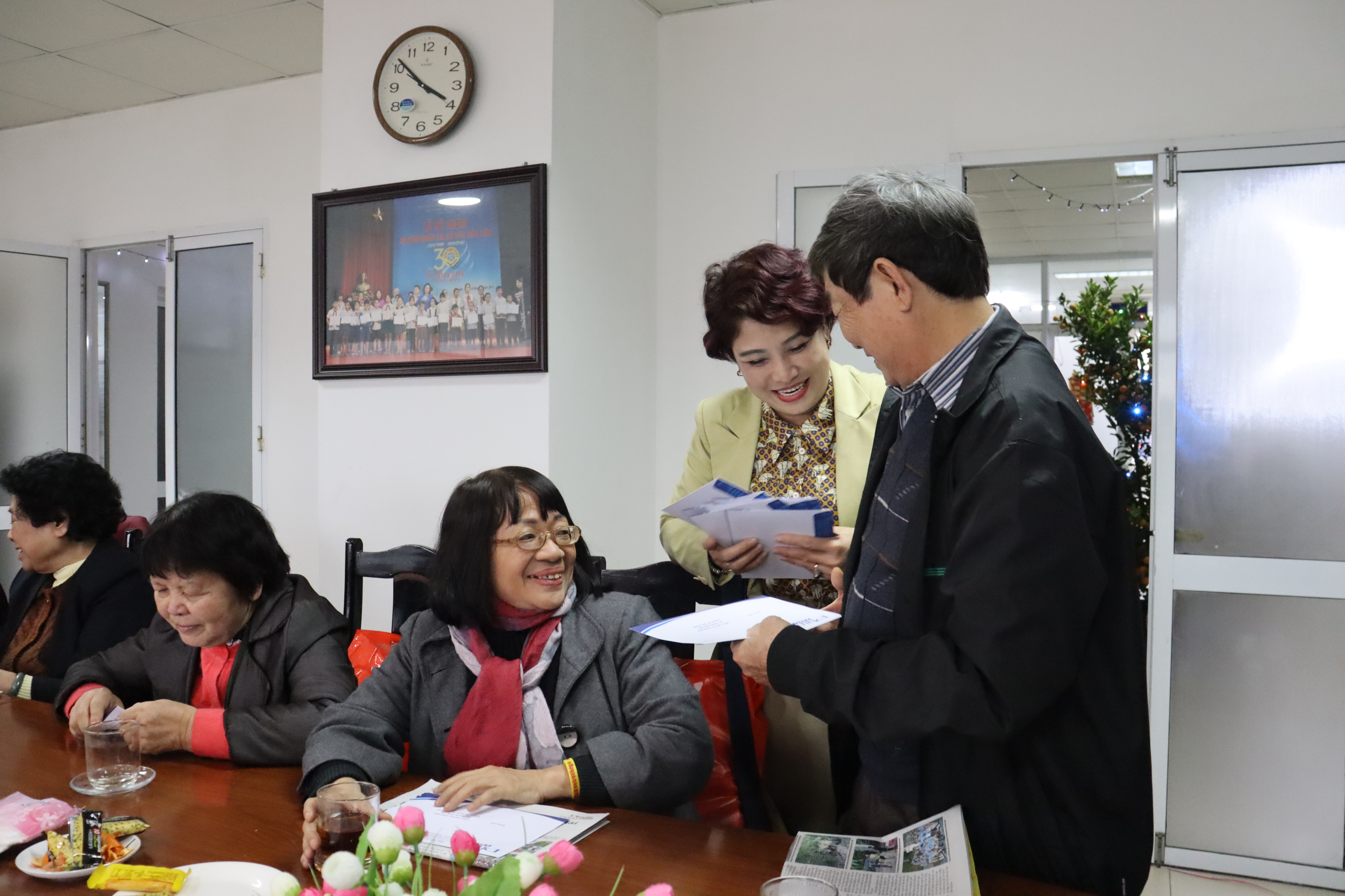 Hội LHPN Hà Nội: Gặp mặt cán bộ hưu trí cơ quan Hội LHPN Hà Nội nhân dịp Tết Nguyên đán Quý Mão 2023 - ảnh 10