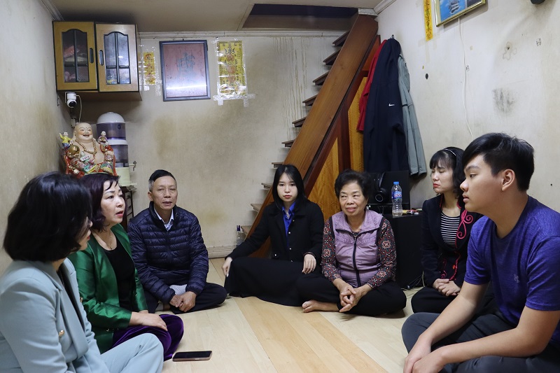 Lãnh đạo Hội LHPN Hà Nội thăm, chúc Tết các đối tượng chính sách nhân dịp Tết Nguyên đán Quý Mão - ảnh 4