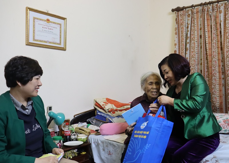 Lãnh đạo Hội LHPN Hà Nội thăm, chúc Tết các đối tượng chính sách nhân dịp Tết Nguyên đán Quý Mão - ảnh 6