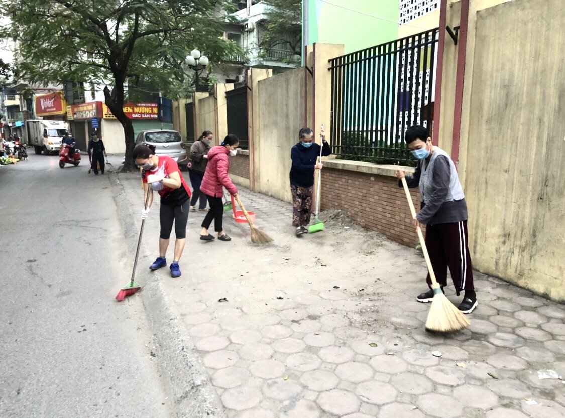 Hội LHPN quận Hoàng Mai: Phát động tháng cao điểm bảo đảm trật tự văn minh đô thị, bảo vệ môi trường - ảnh 3