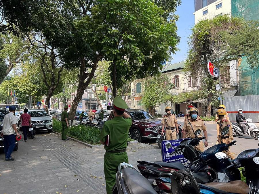 Xử lý mạnh thêm nhiều cá nhân và cơ quan trông giữ xe trái phép - ảnh 1
