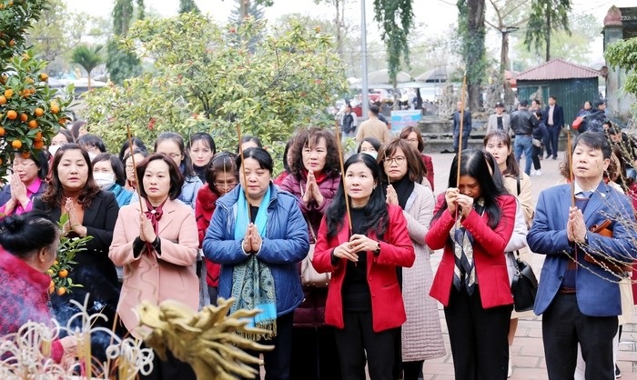 Lãnh đạo Hội LHPN các cấp dâng hương tại Khu di tích Đền thờ Nguyên Phi Ỷ Lan - ảnh 1