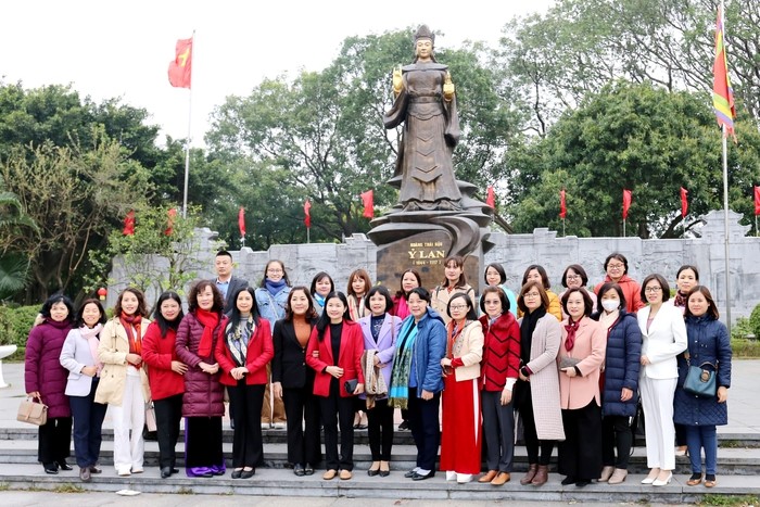 Lãnh đạo Hội LHPN các cấp dâng hương tại Khu di tích Đền thờ Nguyên Phi Ỷ Lan - ảnh 3
