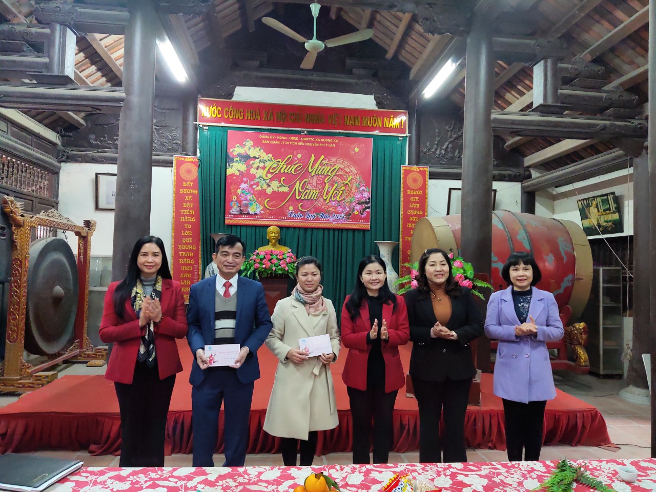 Lãnh đạo Hội LHPN các cấp dâng hương tại Khu di tích Đền thờ Nguyên Phi Ỷ Lan - ảnh 2