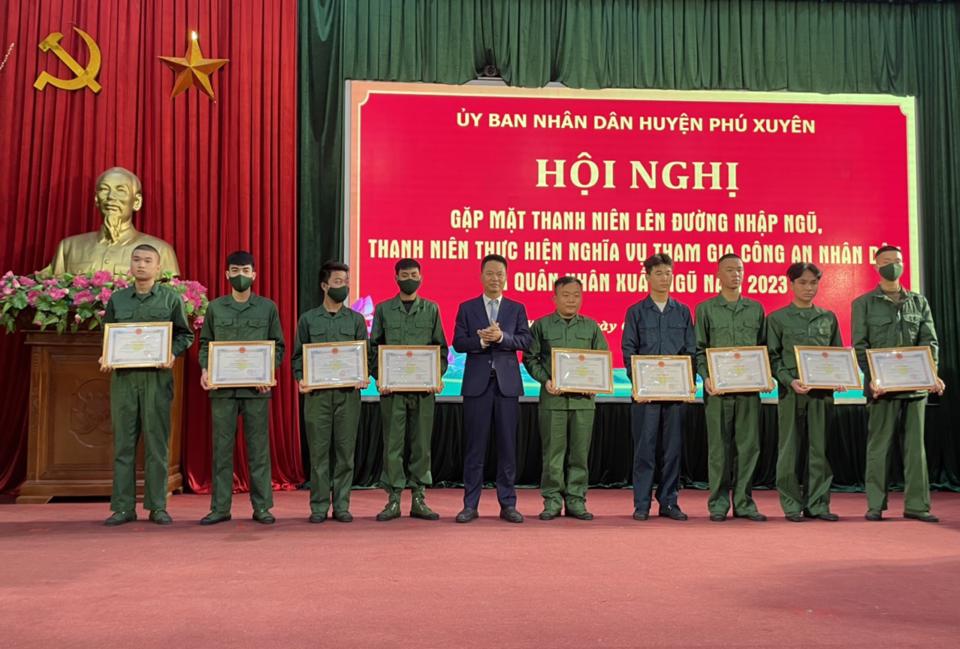 Hà Nội tổ chức gặp mặt, động viên tân binh trước lên đường nhập ngũ năm 2023 - ảnh 3