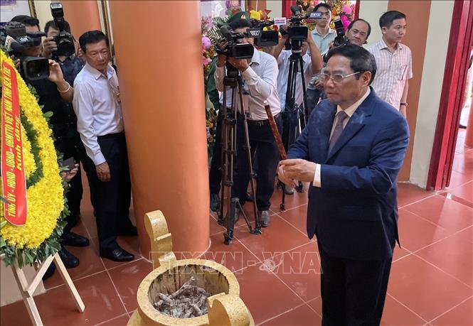 Thủ tướng Phạm Minh Chính dâng hương tưởng nhớ đồng chí Huỳnh Tấn Phát - ảnh 2