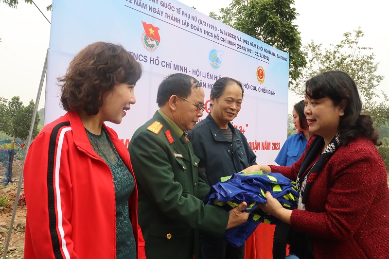 Tăng cường công tác quản lý trật tự đô thị và tạo không gian xanh, khu vui chơi tại bờ vở sông Hồng - ảnh 4