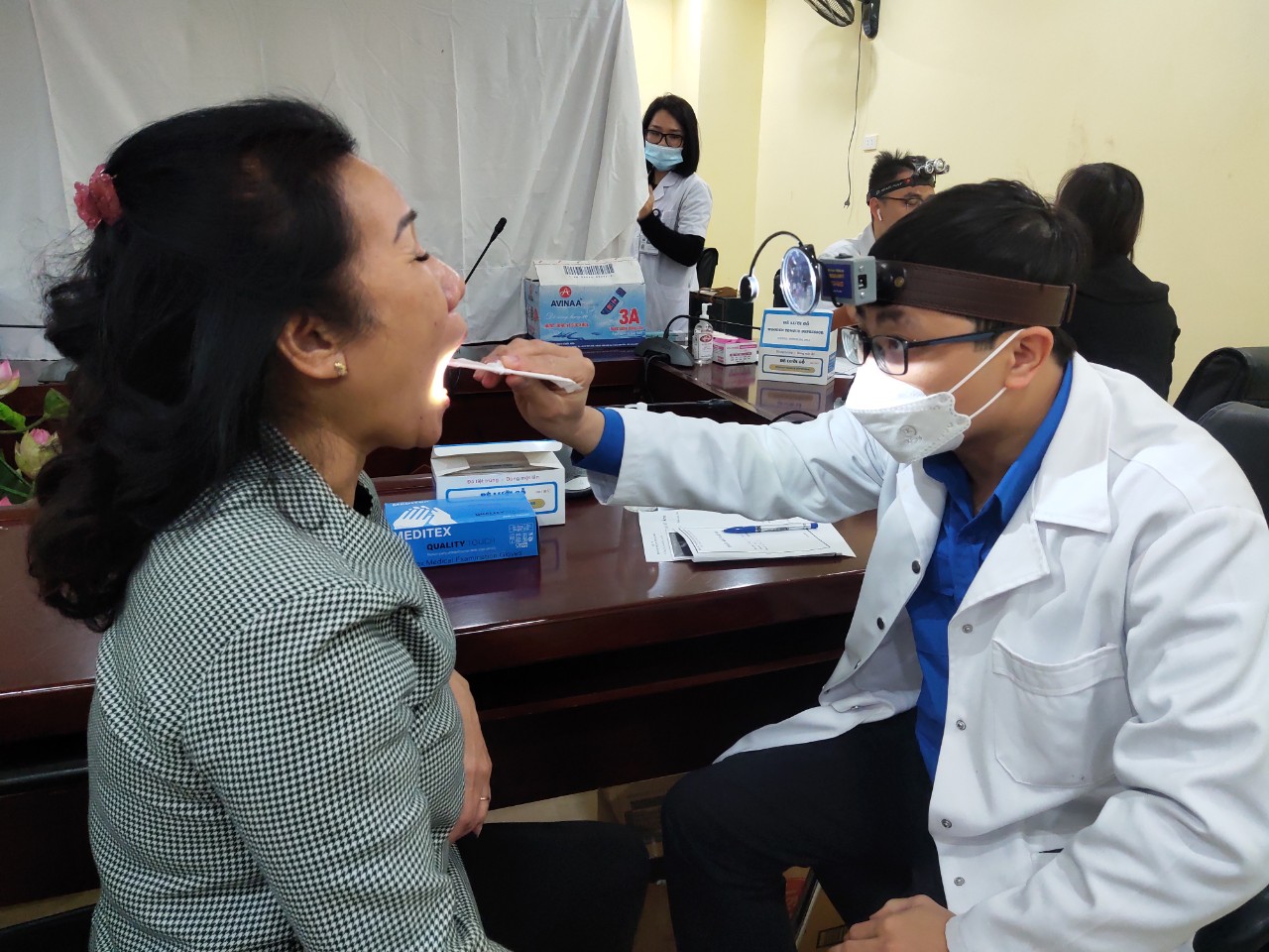 Quận Hoàn Kiếm: Khám và chăm sóc sức khỏe cho cán bộ, hội viên, phụ nữ có hoàn cảnh khó khăn và nữ lao động di cư - ảnh 8