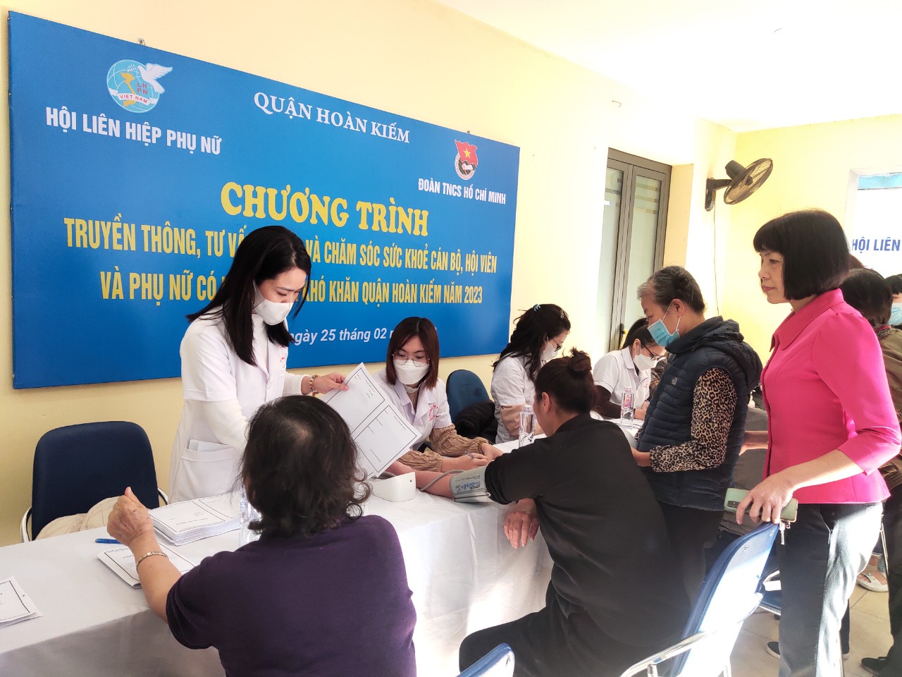 Quận Hoàn Kiếm: Khám và chăm sóc sức khỏe cho cán bộ, hội viên, phụ nữ có hoàn cảnh khó khăn và nữ lao động di cư - ảnh 5