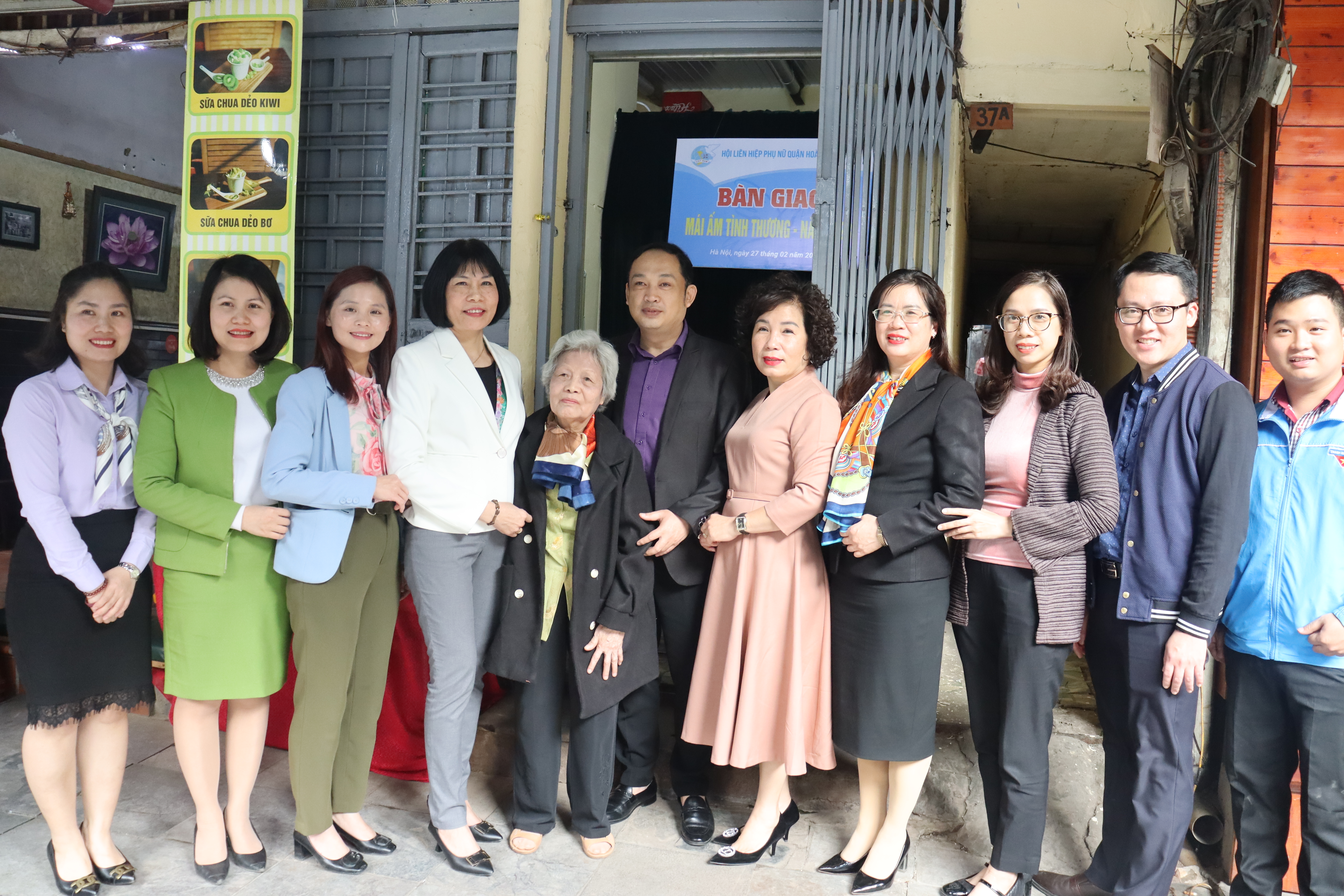 Hội LHPN quận Hoàn Kiếm: Bàn giao “Mái ấm tình thương” cho gia đình liệt sỹ - ảnh 1