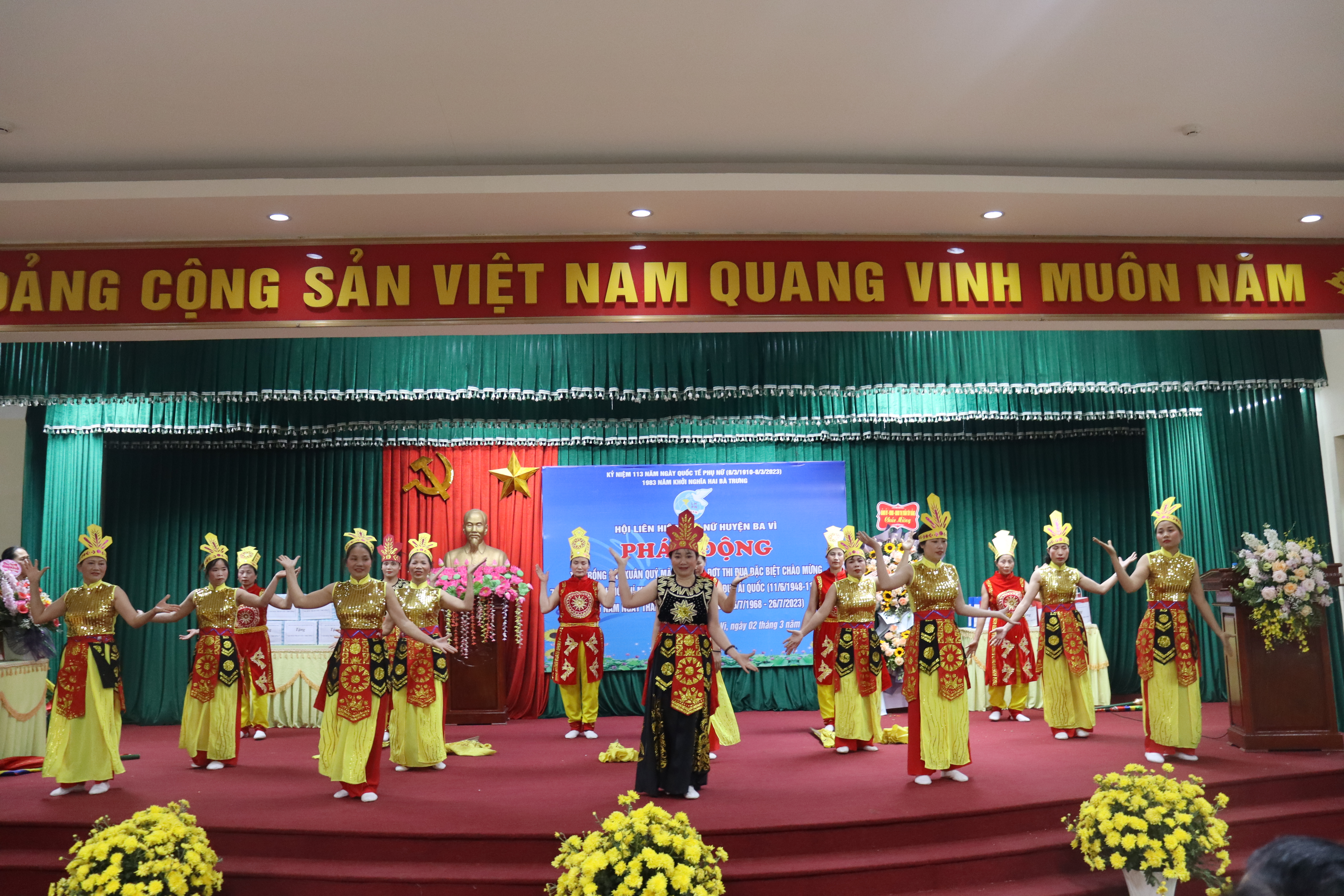 Phụ nữ Ba Vì thi đua đảm nhận 150 công trình, phần việc tham gia xây dựng huyện nông thôn mới - ảnh 3