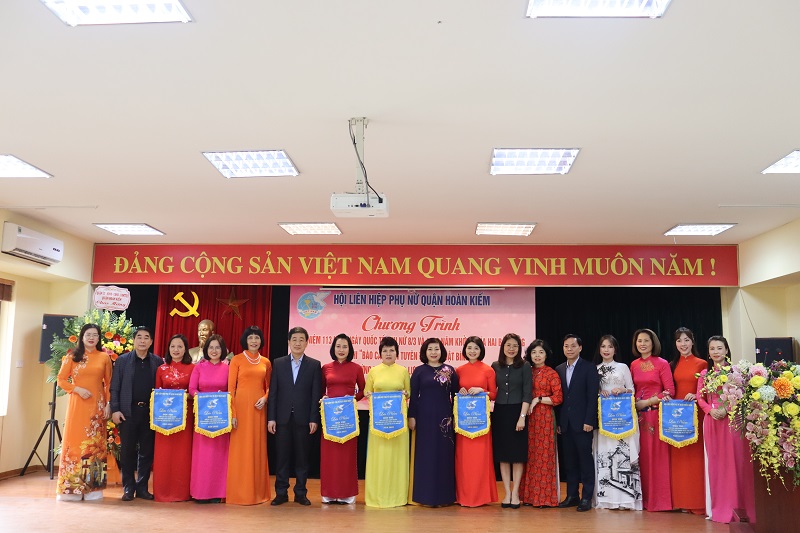 Hội LHPN quận Hoàn Kiếm: Đoàn kết, đồng thuận, tiếp tục đẩy mạnh các phong trào thi đua yêu nước - ảnh 6