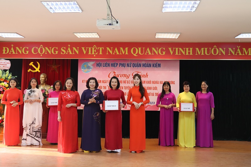 Hội LHPN quận Hoàn Kiếm: Đoàn kết, đồng thuận, tiếp tục đẩy mạnh các phong trào thi đua yêu nước - ảnh 9