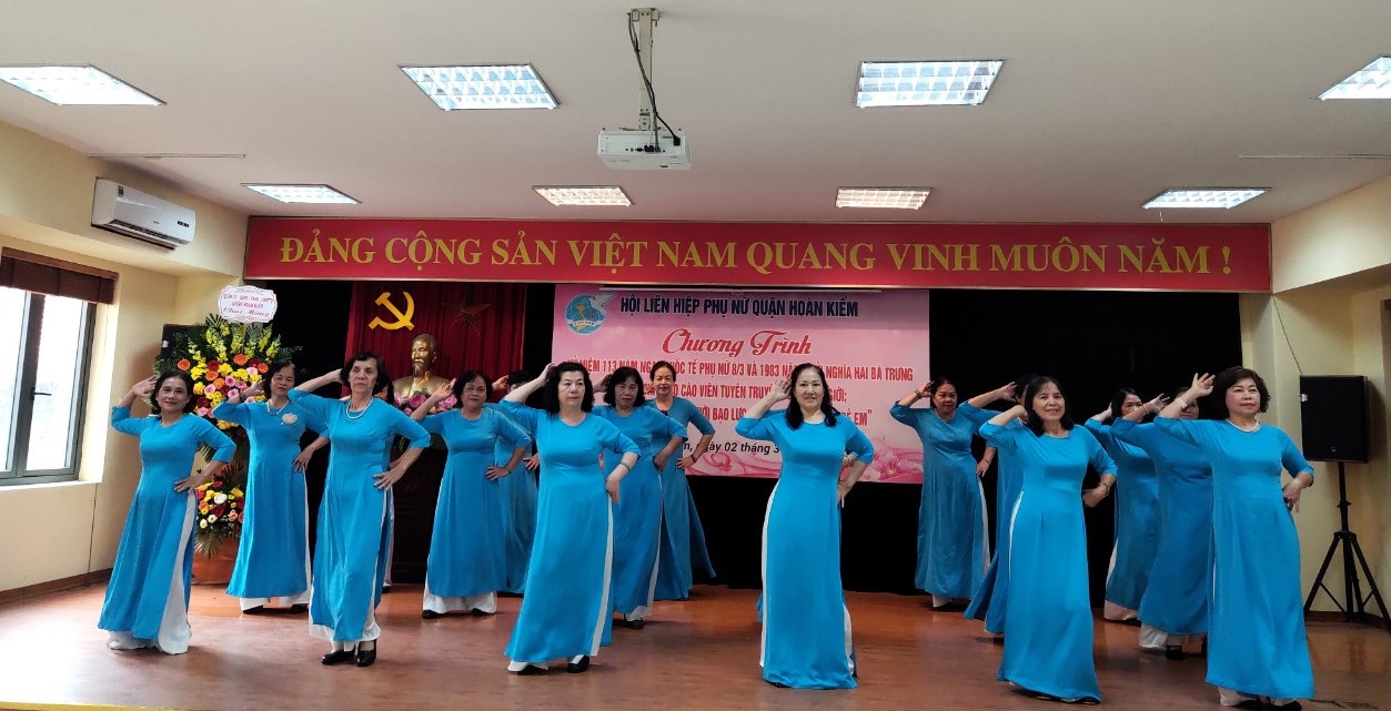 Hội LHPN quận Hoàn Kiếm: Đoàn kết, đồng thuận, tiếp tục đẩy mạnh các phong trào thi đua yêu nước - ảnh 11