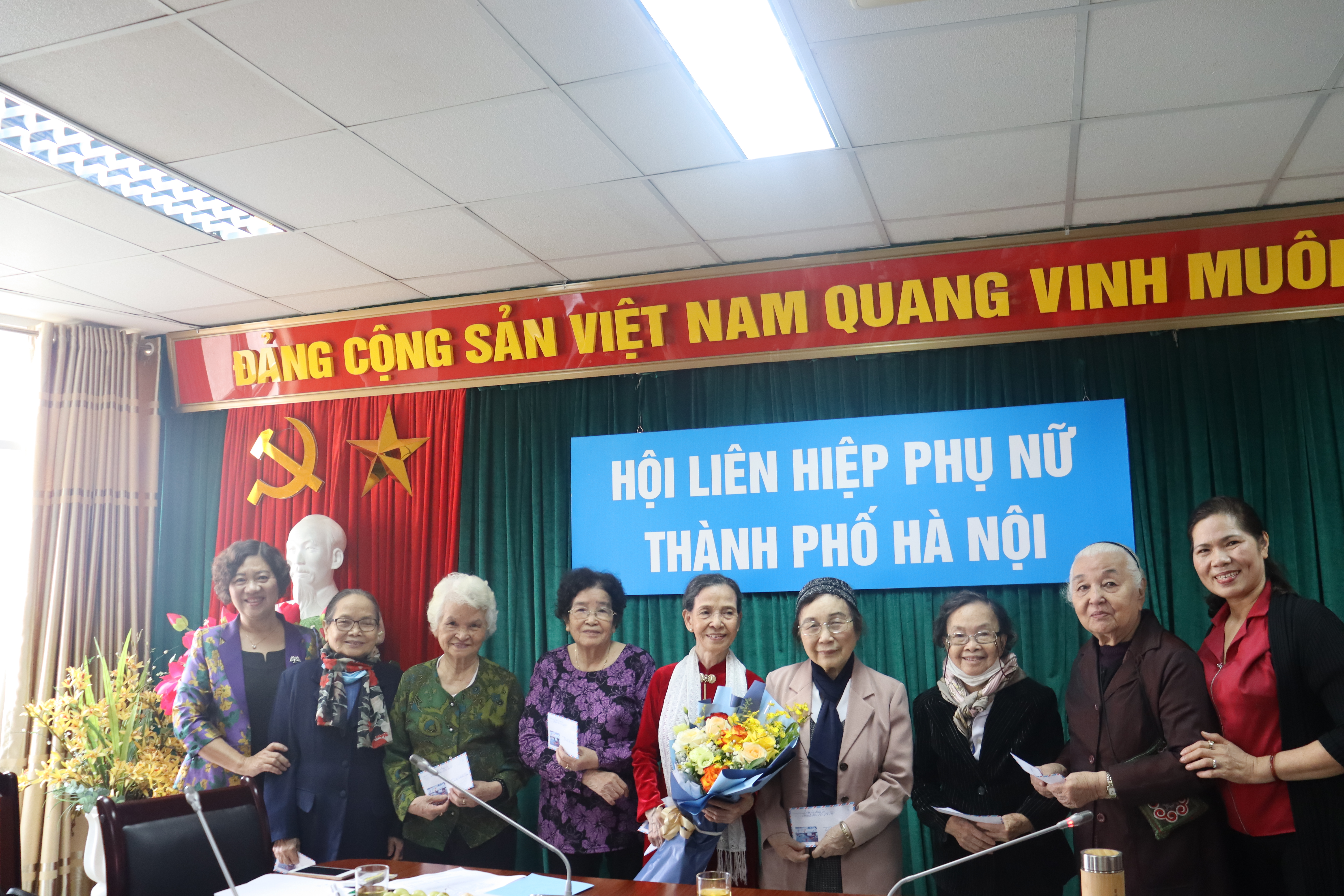 Gặp mặt cán bộ hưu trí nhân kỷ niệm 113 năm ngày Quốc tế Phụ nữ 8/3 - ảnh 5