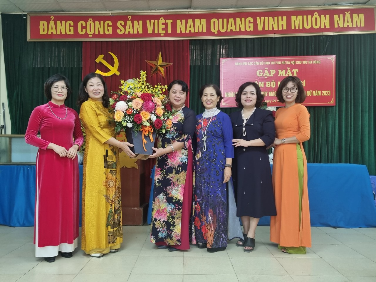 Gặp mặt cán bộ hưu trí nhân kỷ niệm 113 năm ngày Quốc tế Phụ nữ 8/3 - ảnh 10