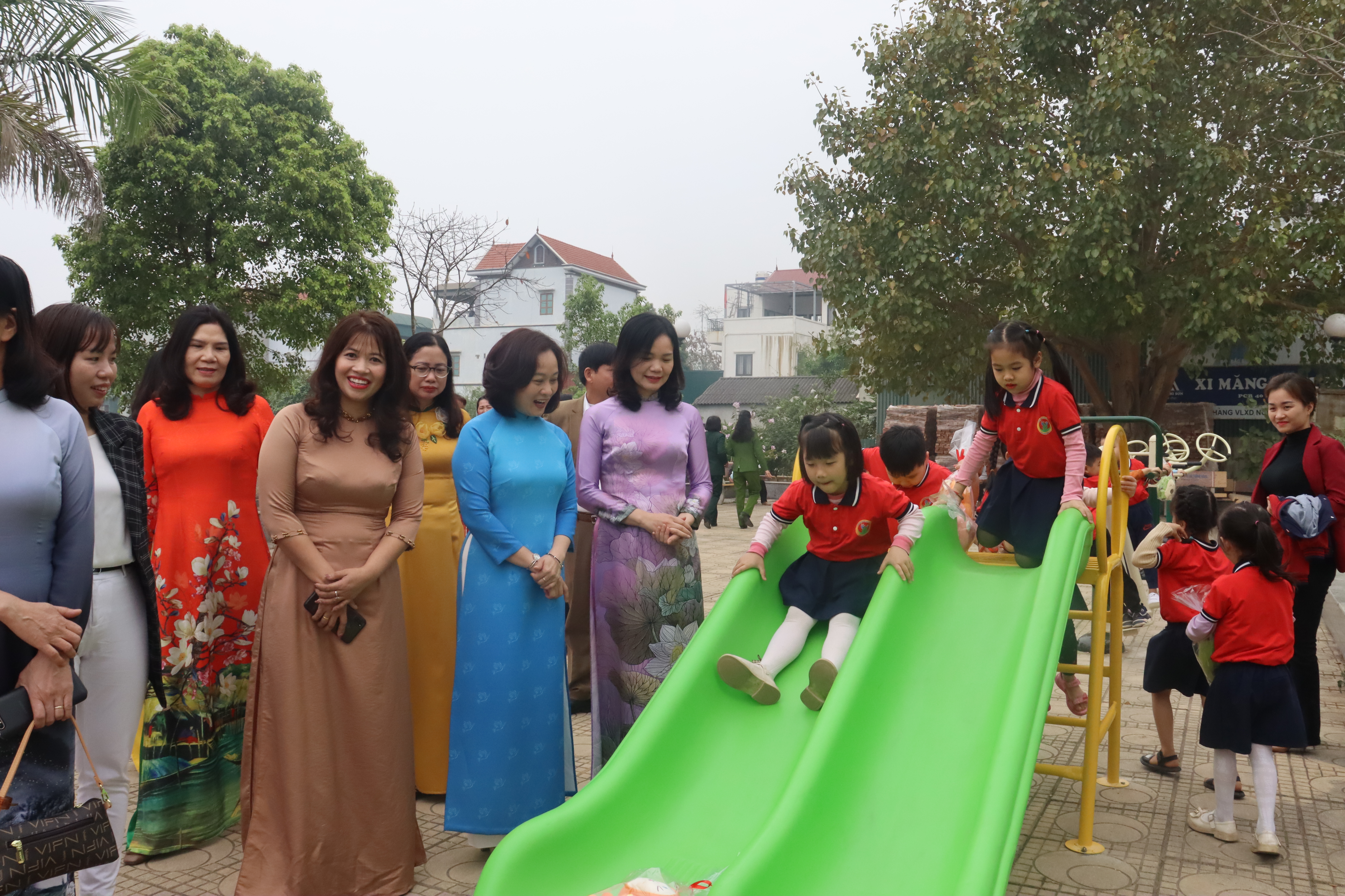 Bàn giao công trình phụ nữ và ký kết giao ước thực hiện kế hoạch thi đua năm 2023 - ảnh 3