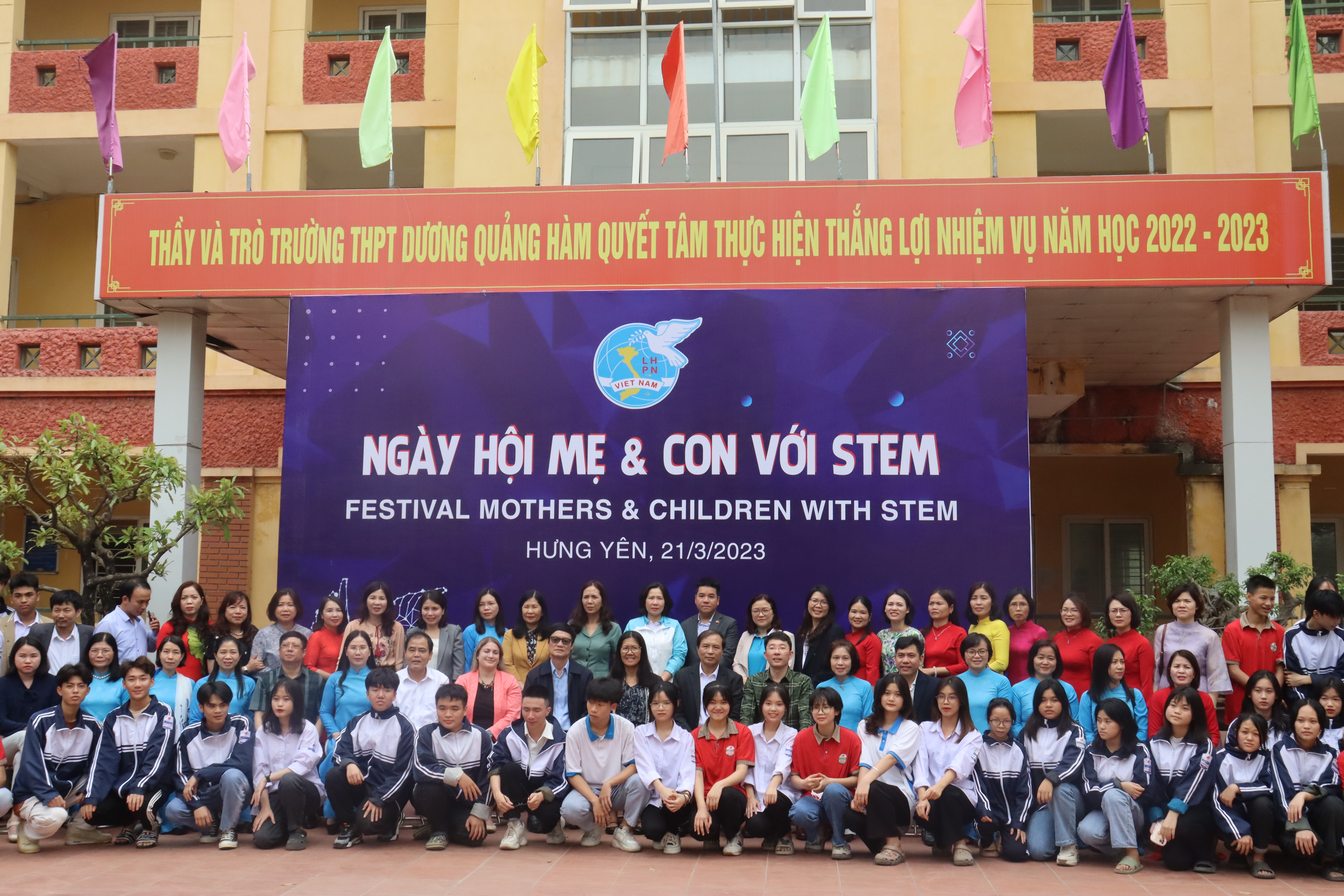 Sôi nổi các hoạt động tại ngày hội “Mẹ và con với STEM“ - ảnh 1