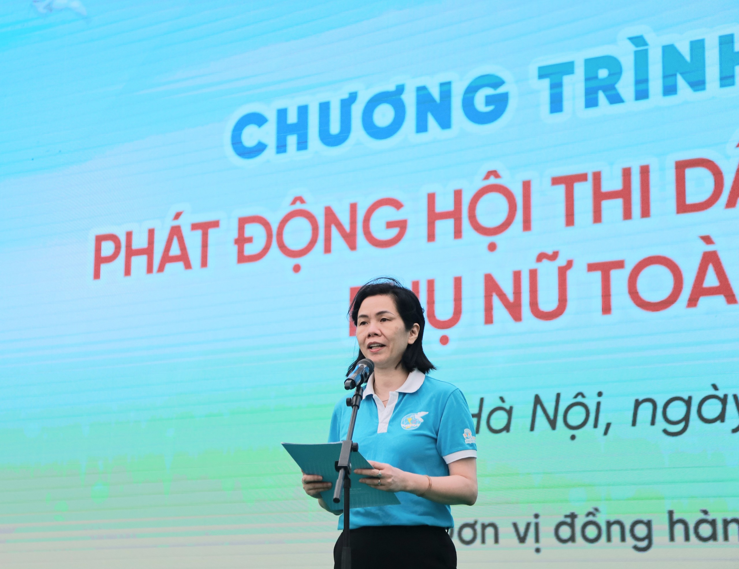 Hơn 1.000 phụ nữ tham gia đồng diễn dân vũ tại Hà Nội - ảnh 2