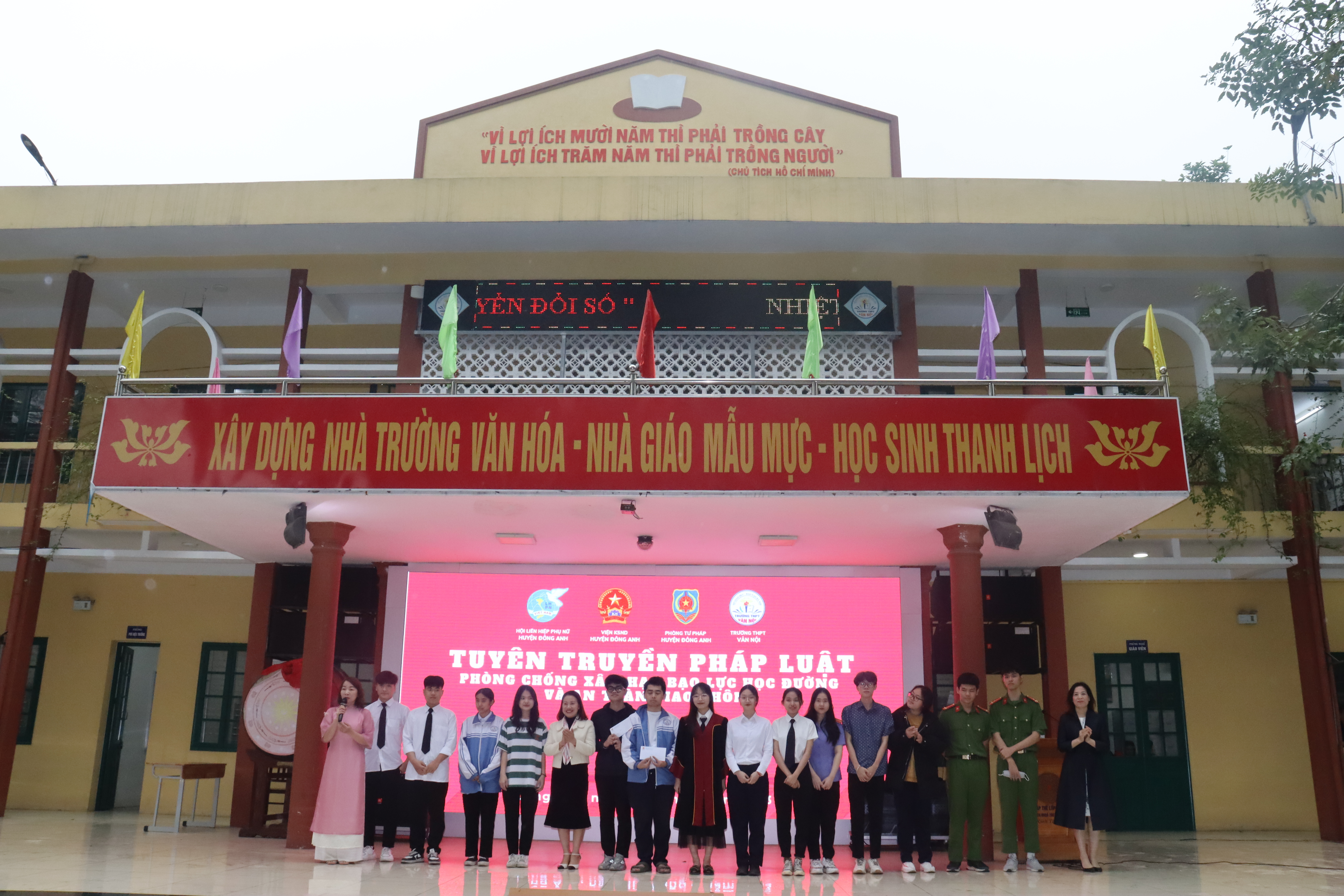 Tổ chức phiên tòa giả định tuyên truyền pháp luật cho học sinh - ảnh 6