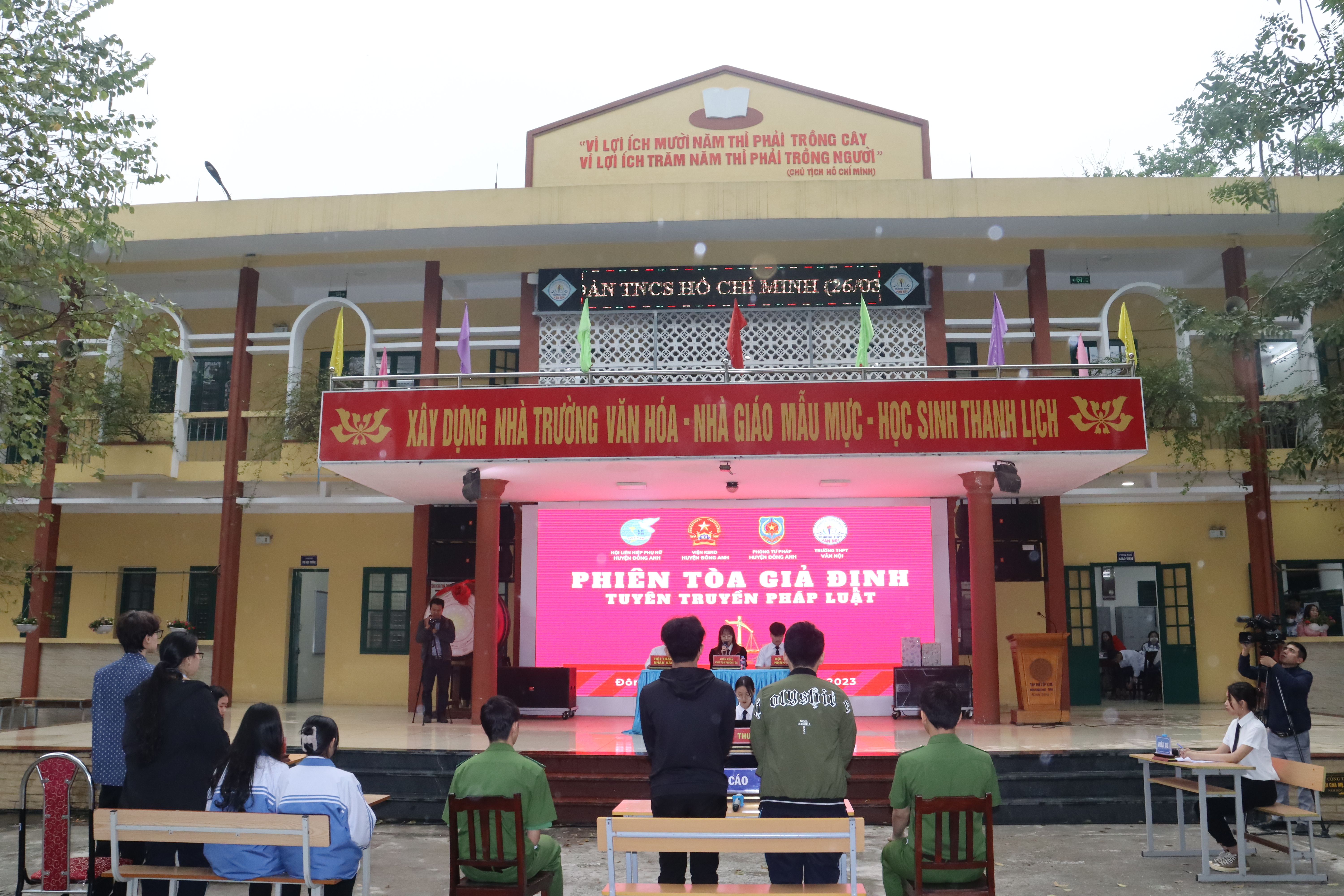 Tổ chức phiên tòa giả định tuyên truyền pháp luật cho học sinh - ảnh 1
